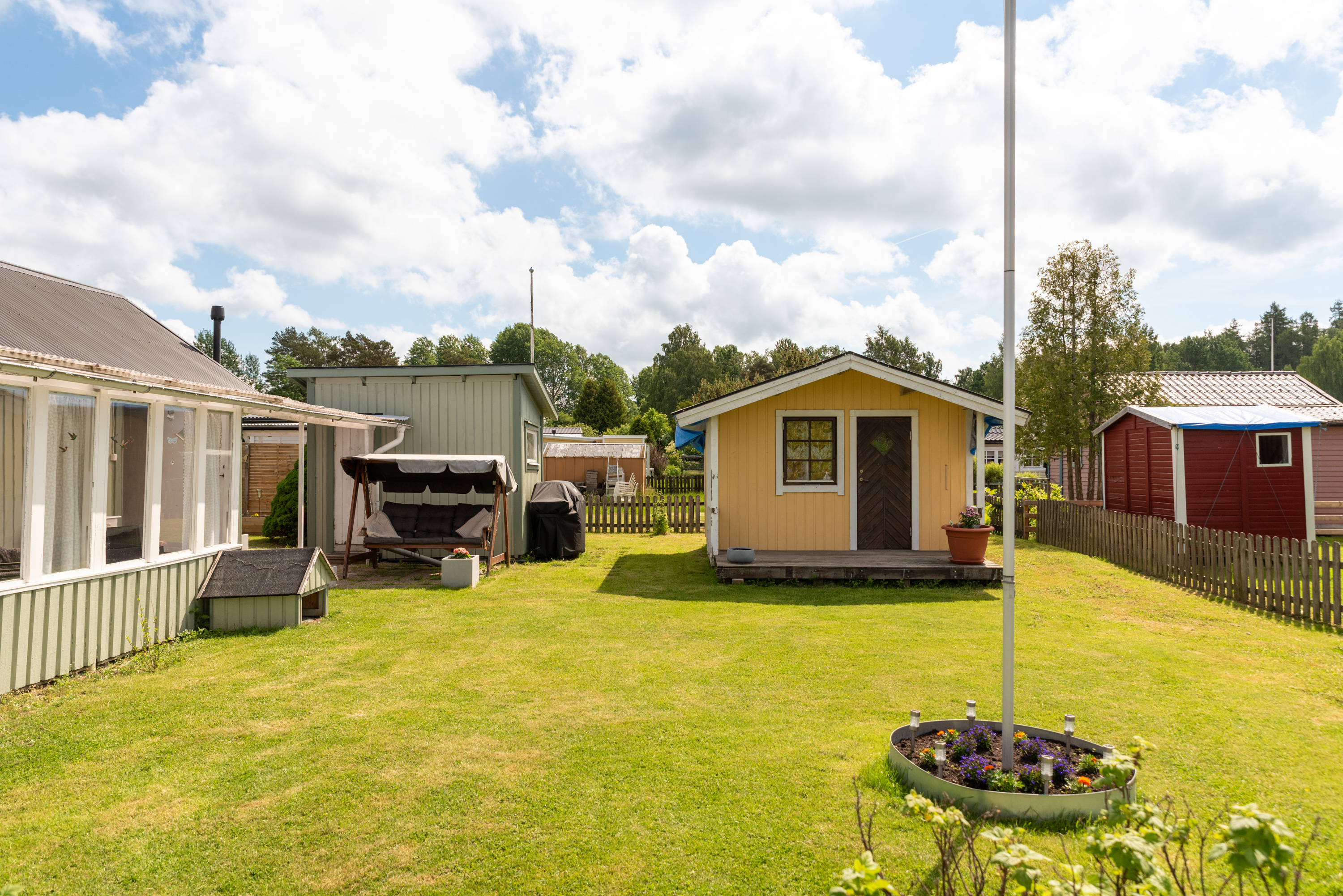 Bostadsbild från Nionde kolonistigen 11, Till salu i Hälla, Västerås