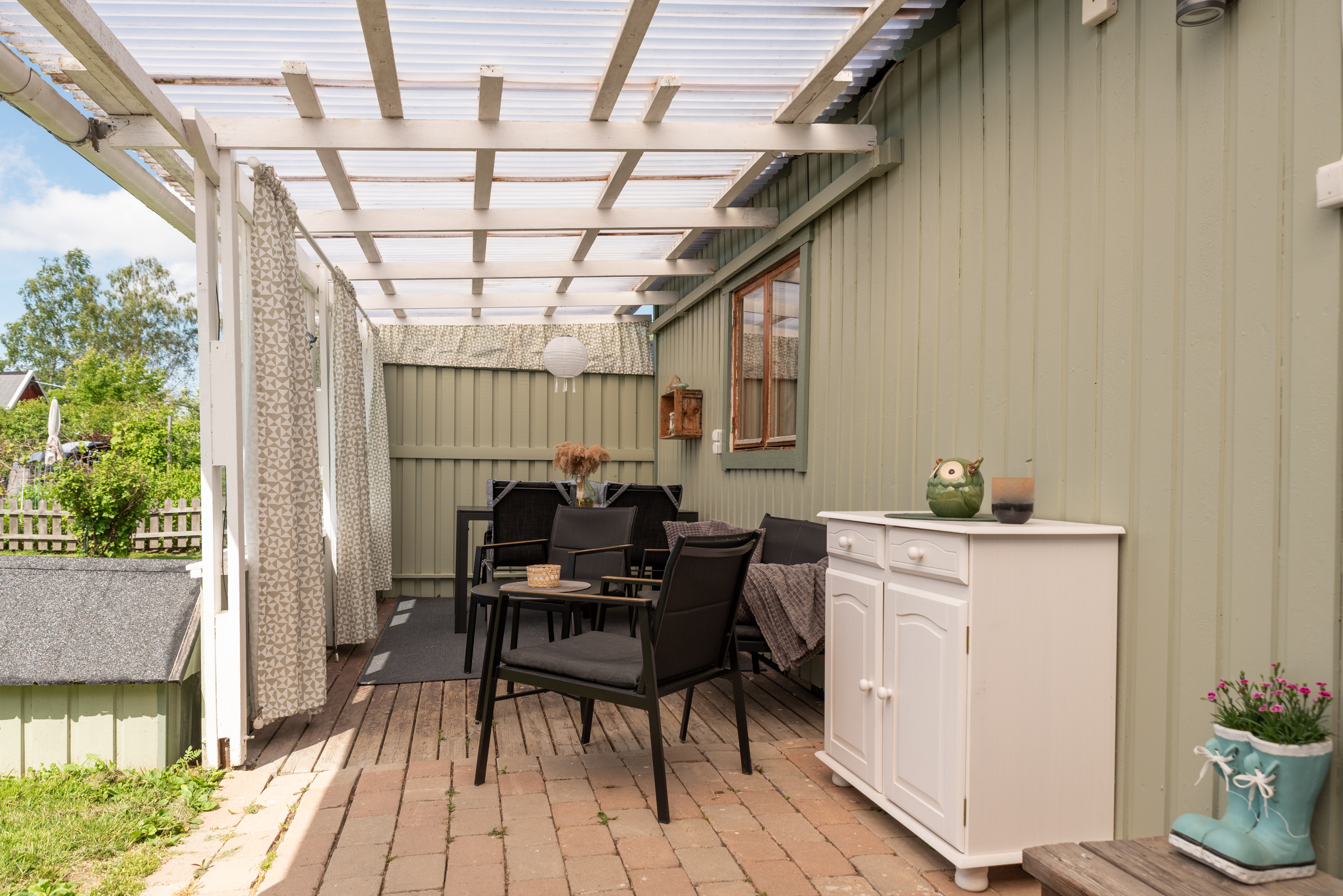 Bostadsbild från Nionde kolonistigen 11, Till salu i Hälla, Västerås
