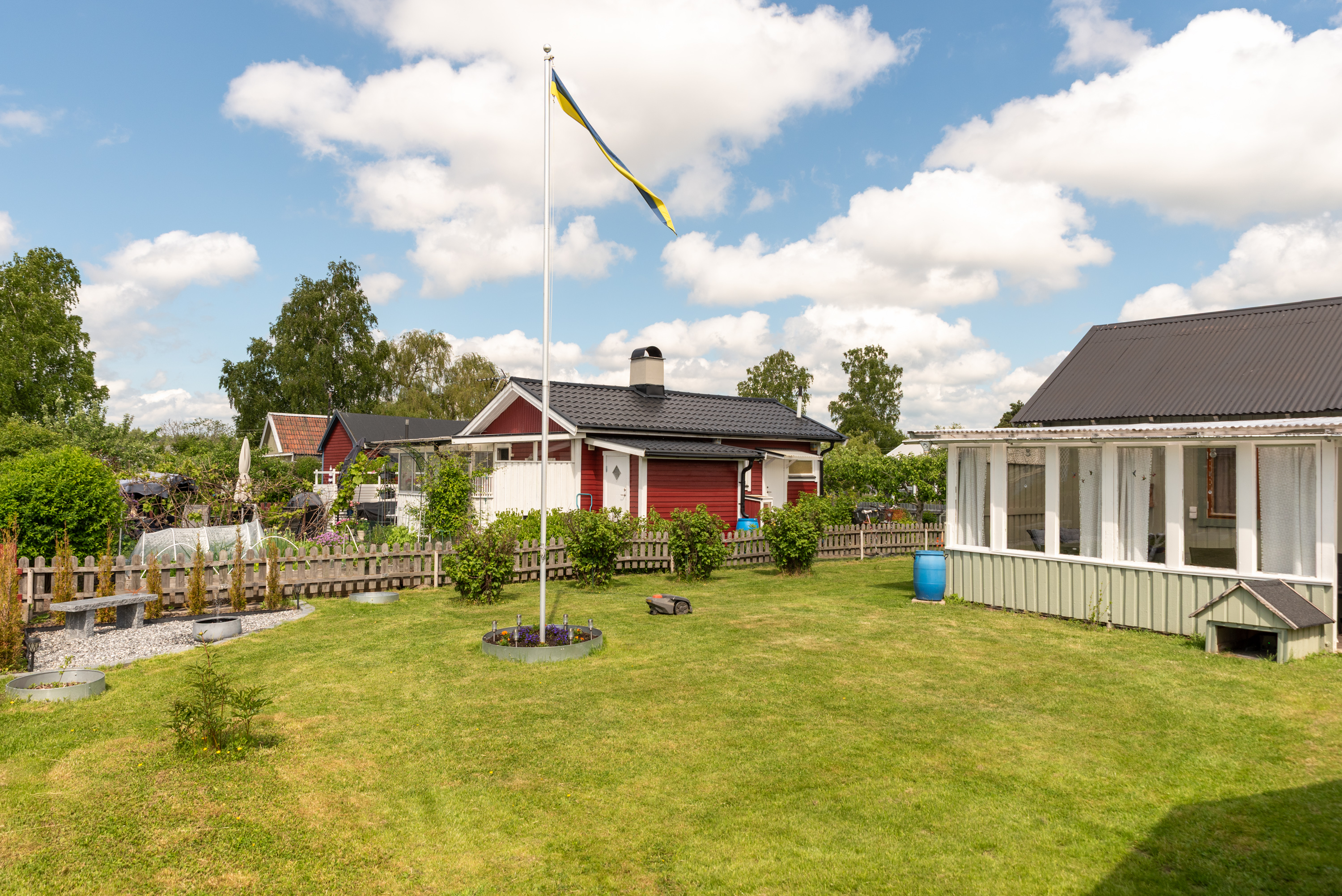 Bostadsbild från Nionde kolonistigen 11, Till salu i Hälla, Västerås