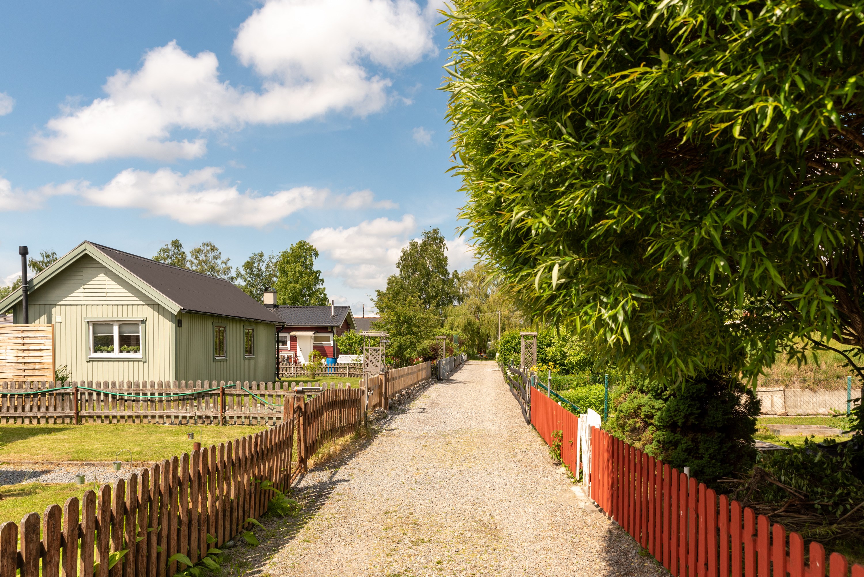 Bostadsbild från Nionde kolonistigen 11, Till salu i Hälla, Västerås