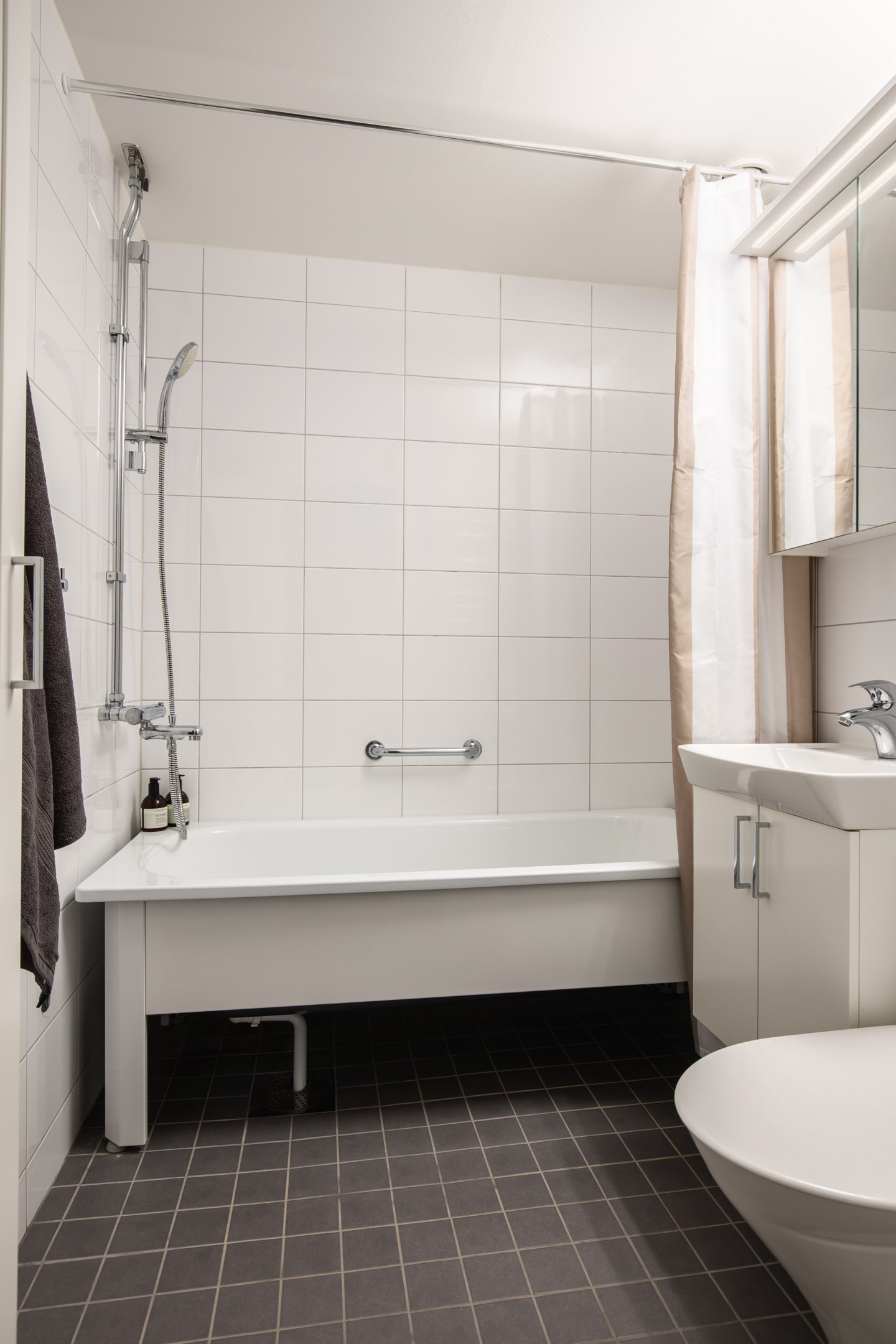 Bostadsbild från Oxelvägen 49, Kommande i Älta, Nacka