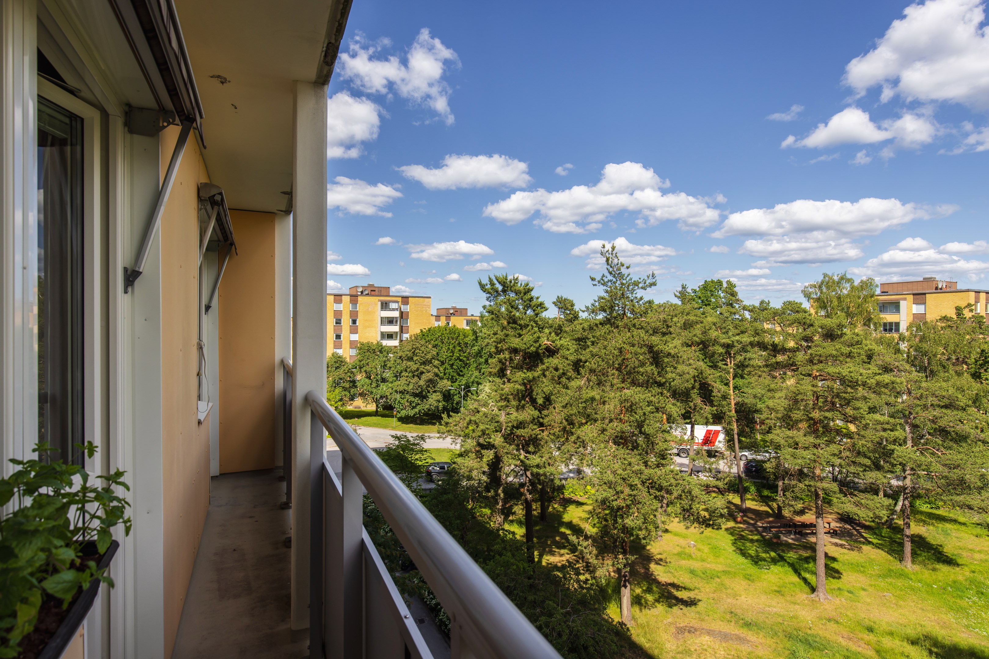 Bostadsbild från Oxelvägen 51, Till salu i Älta, Nacka