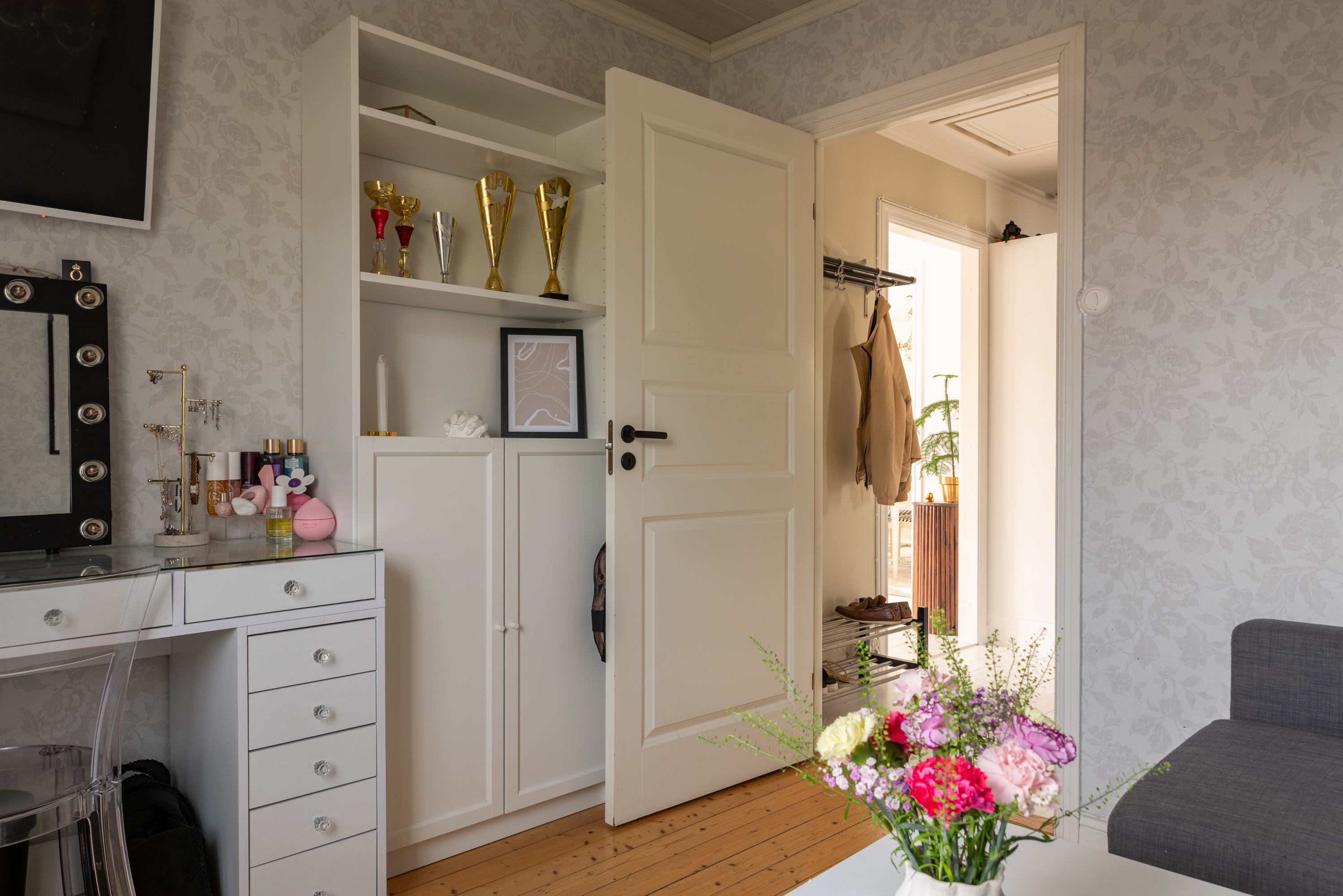 Bostadsbild från Domherrevägen 3, Såld i Vega, Västerås