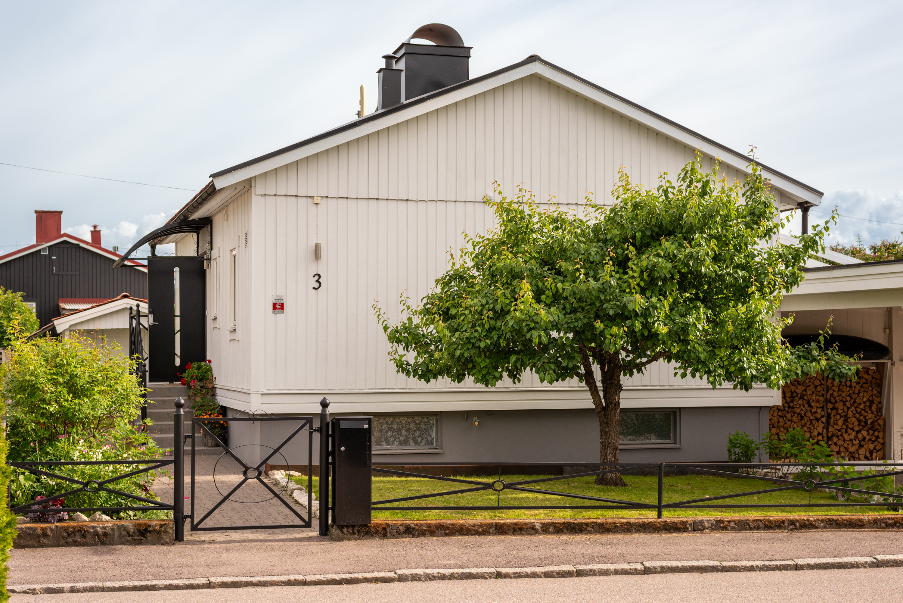 Bostadsbild från Domherrevägen 3, Såld i Vega, Västerås