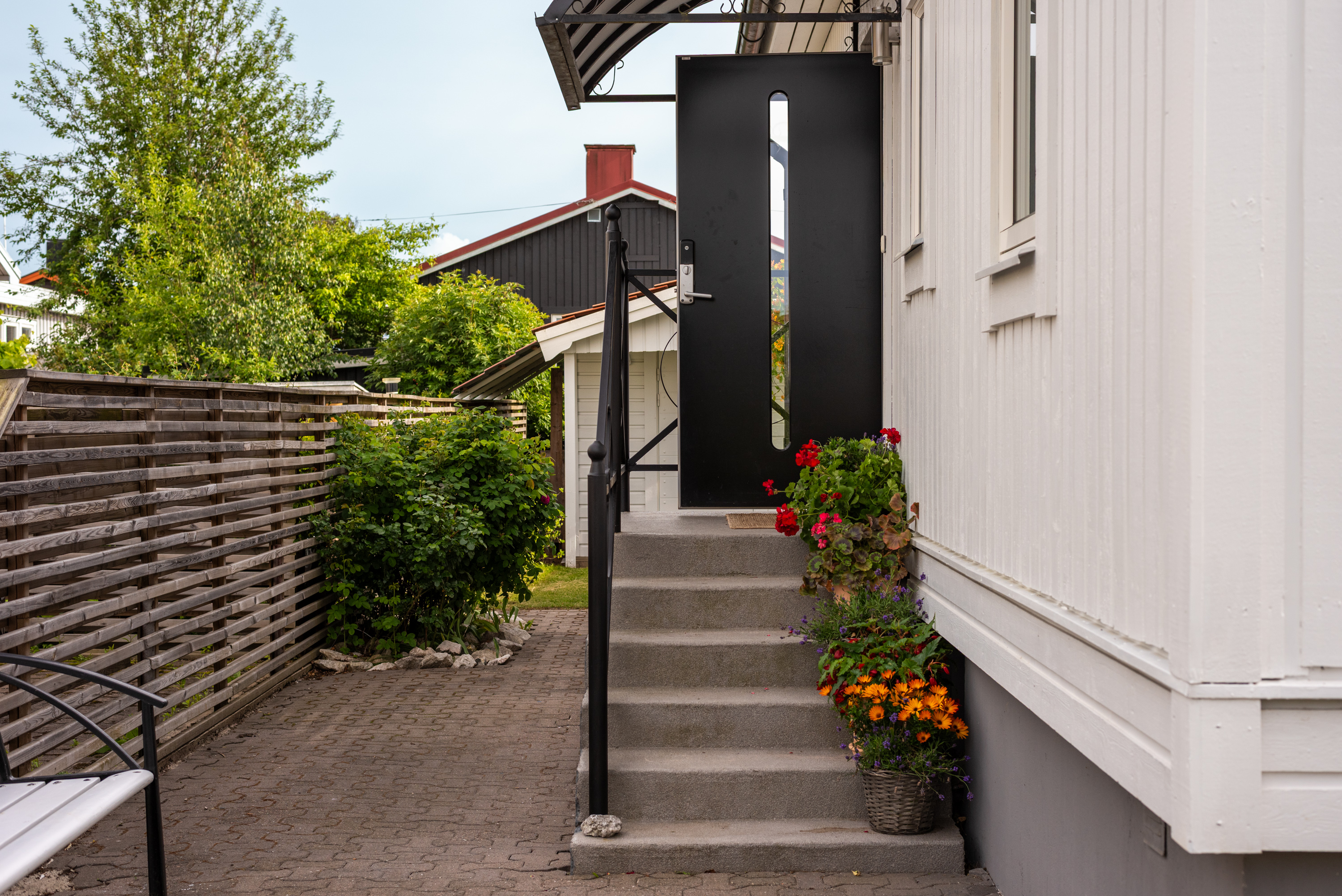 Bostadsbild från Domherrevägen 3, Såld i Vega, Västerås