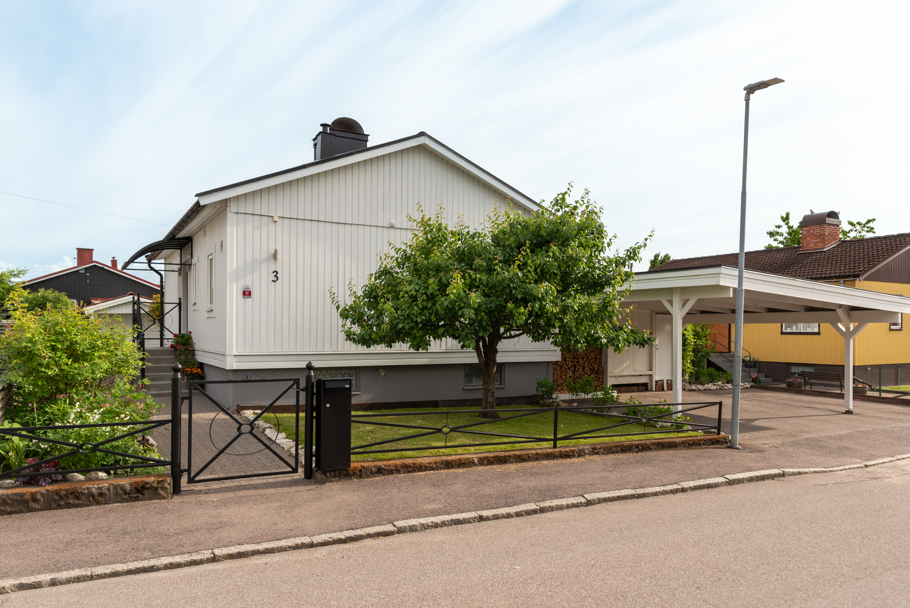 Bostadsbild från Domherrevägen 3, Såld i Vega, Västerås
