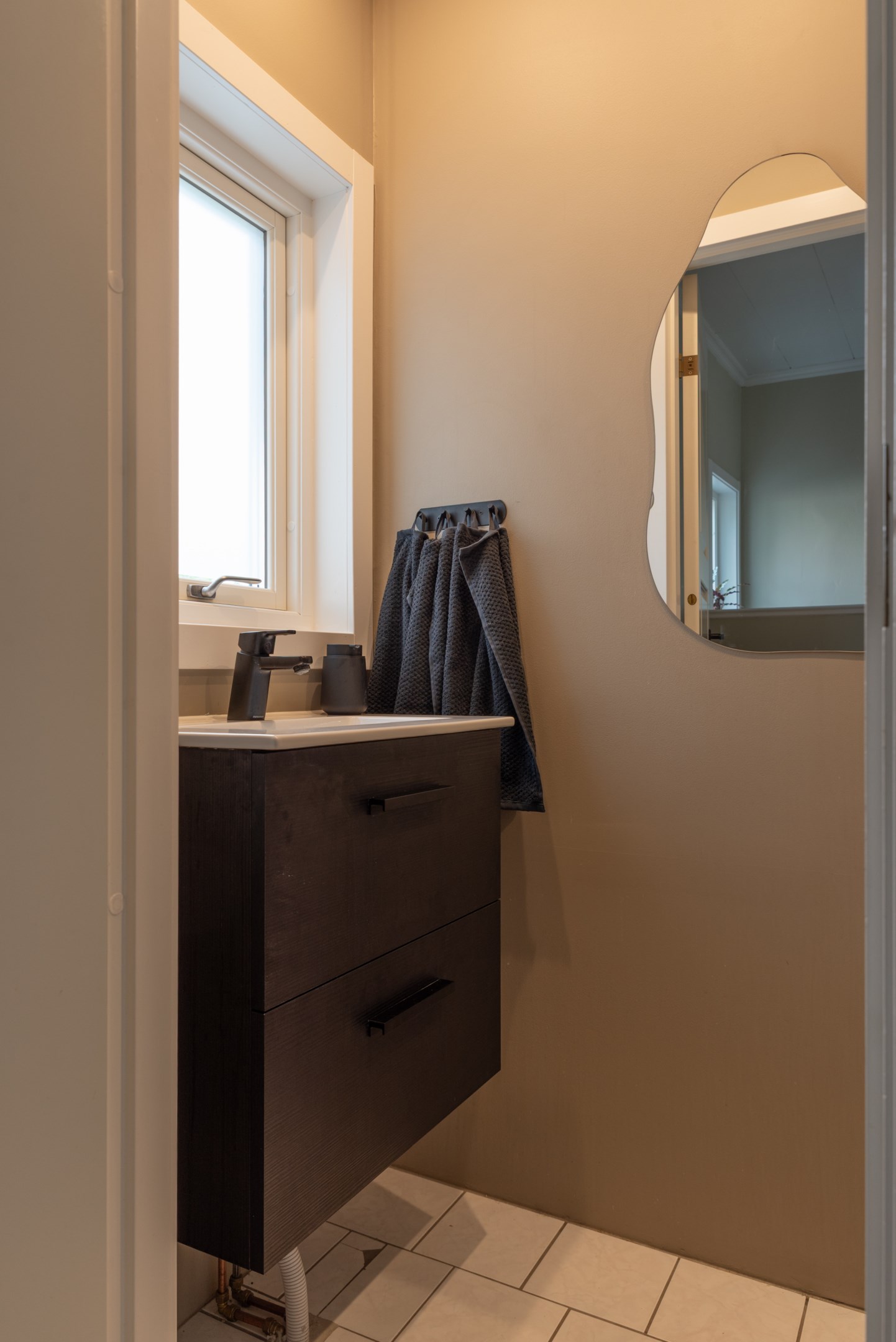Bostadsbild från Domherrevägen 3, Såld i Vega, Västerås