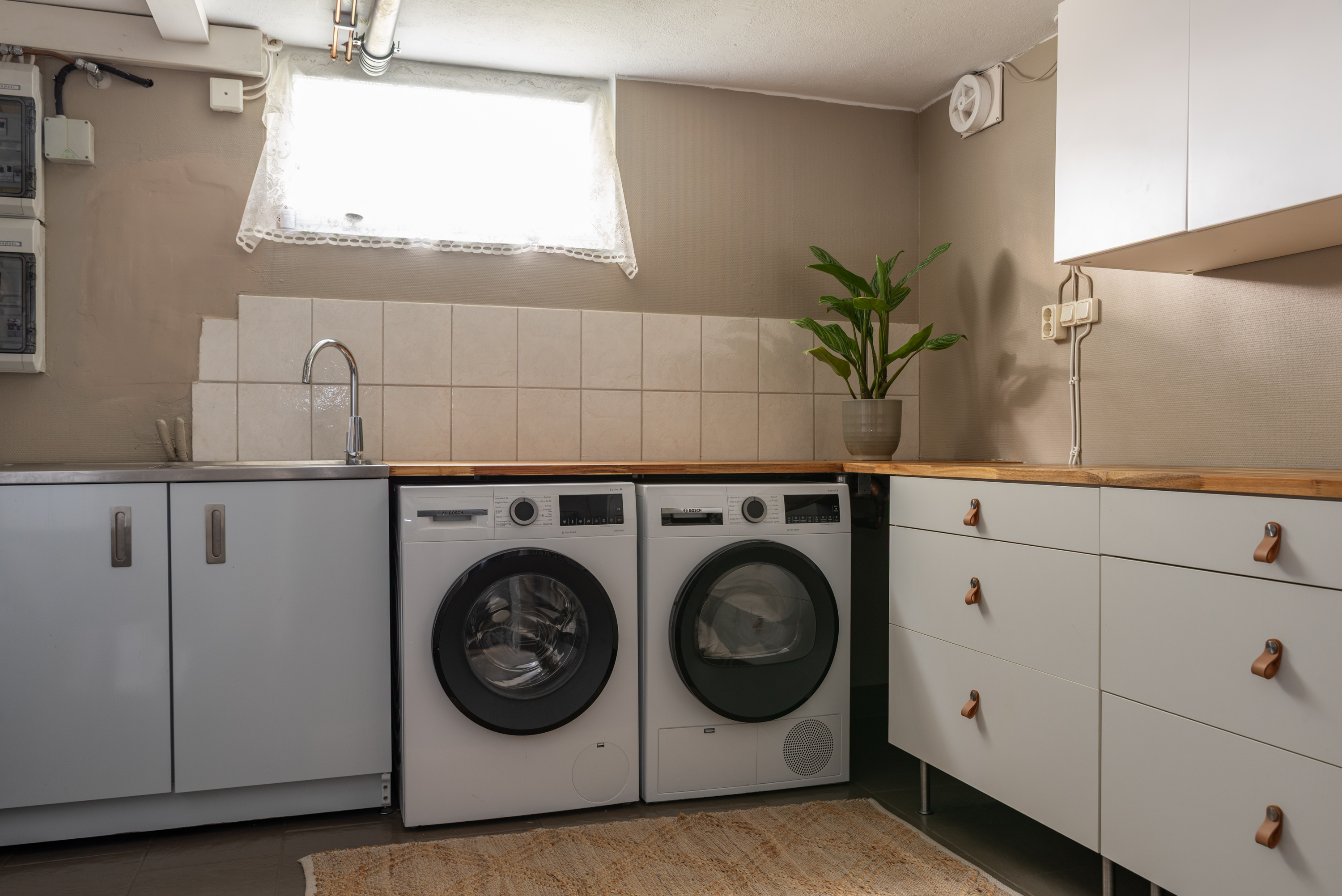 Bostadsbild från Domherrevägen 3, Såld i Vega, Västerås
