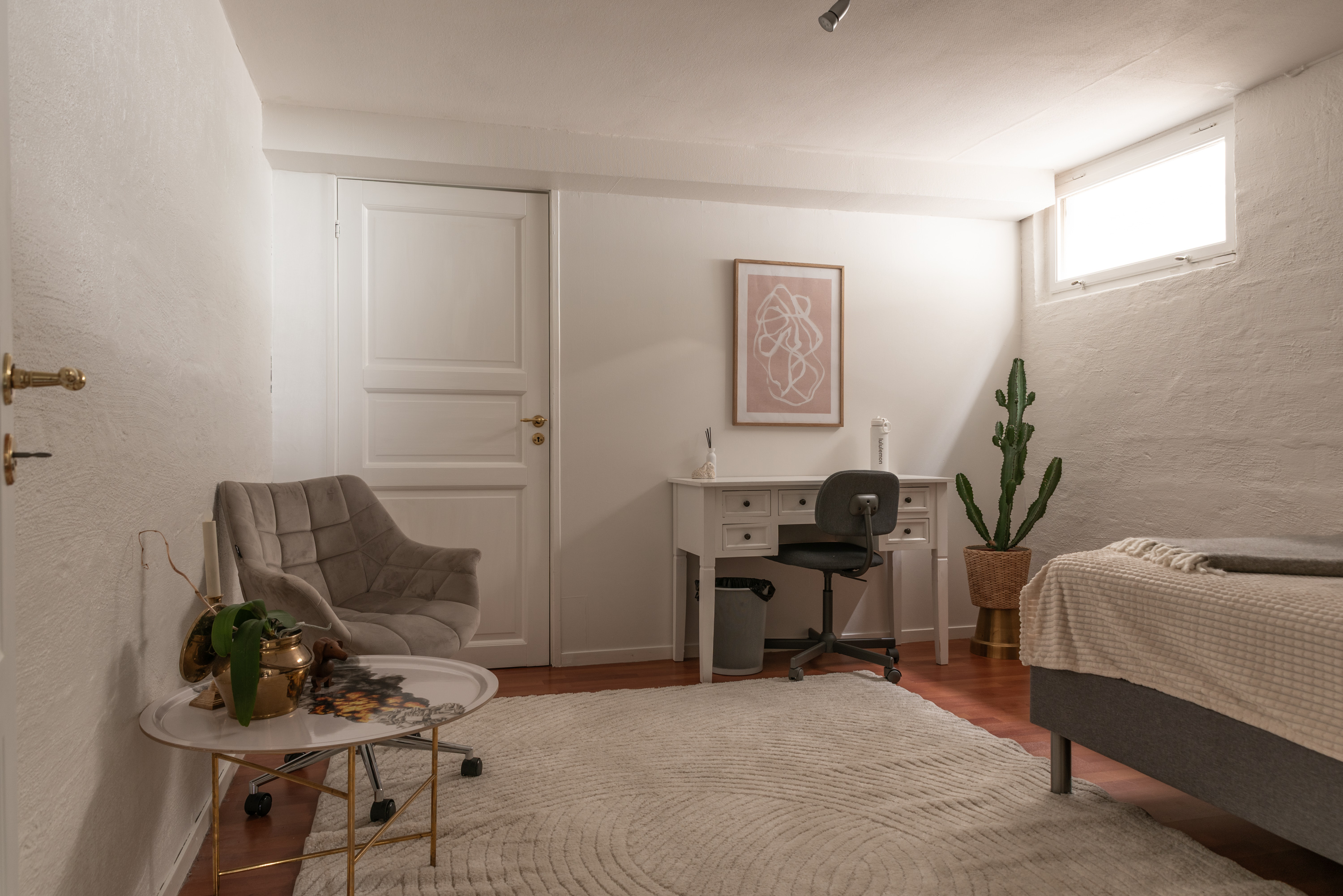 Bostadsbild från Domherrevägen 3, Såld i Vega, Västerås