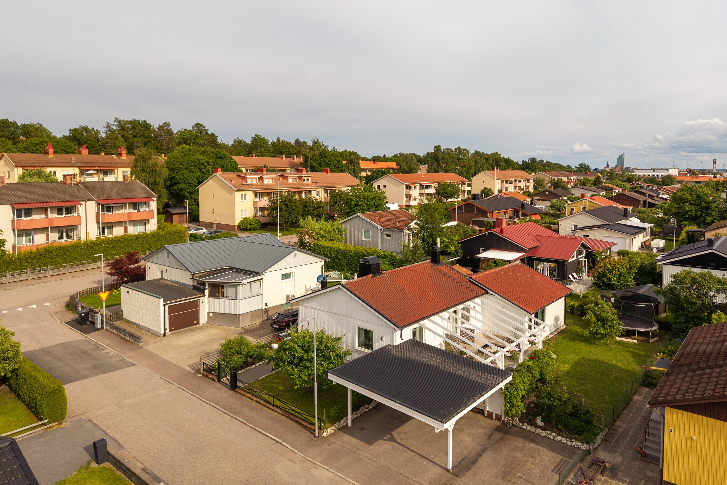 Bostadsbild från Domherrevägen 3, Såld i Vega, Västerås