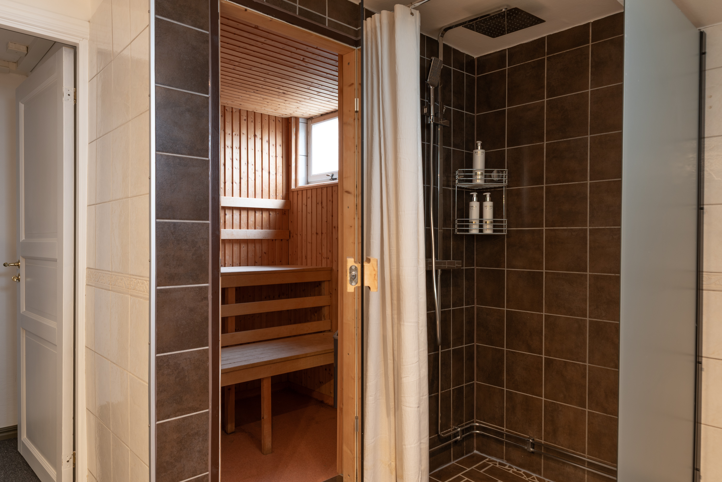 Bostadsbild från Domherrevägen 3, Såld i Vega, Västerås