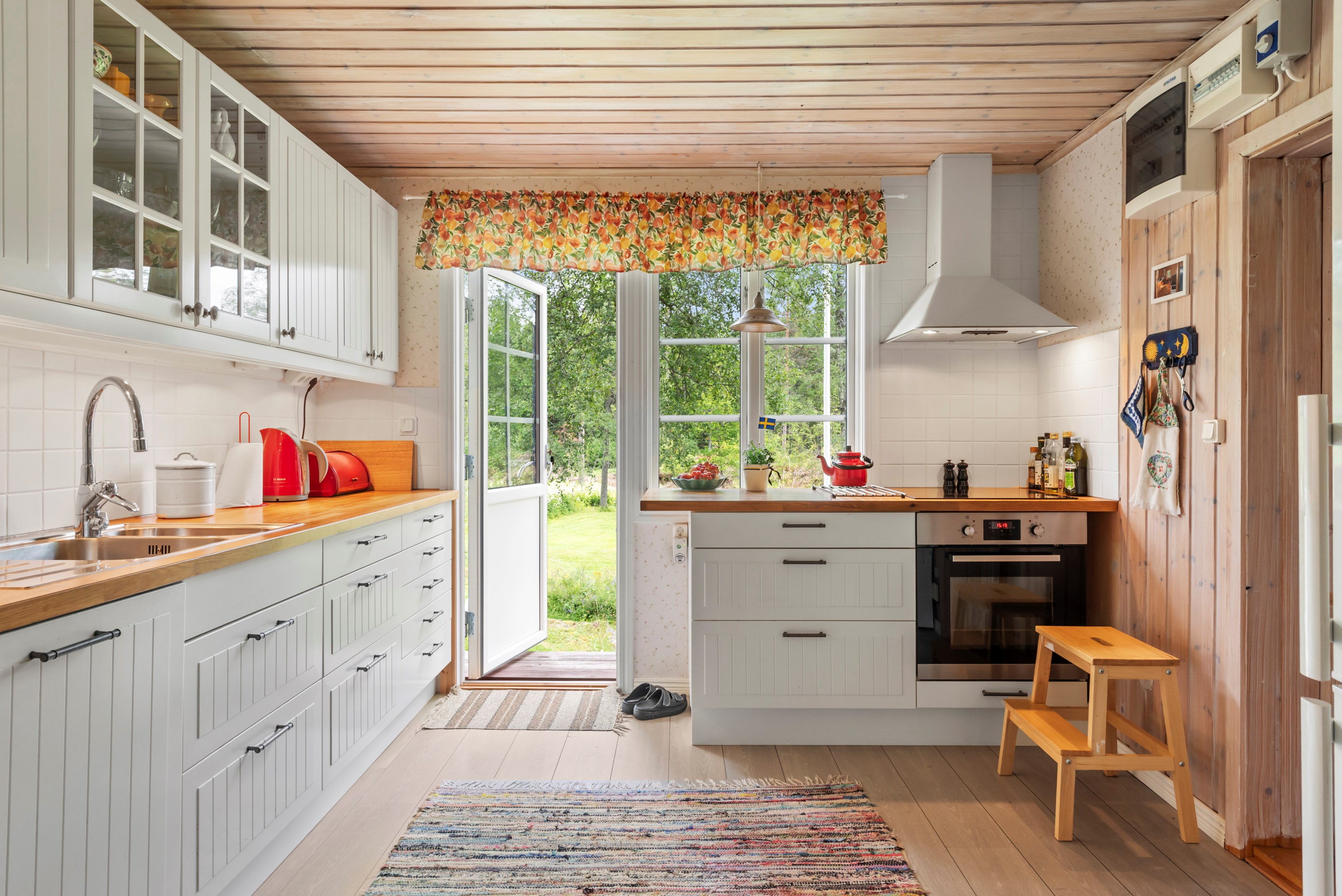 Kök med utgång till tomten