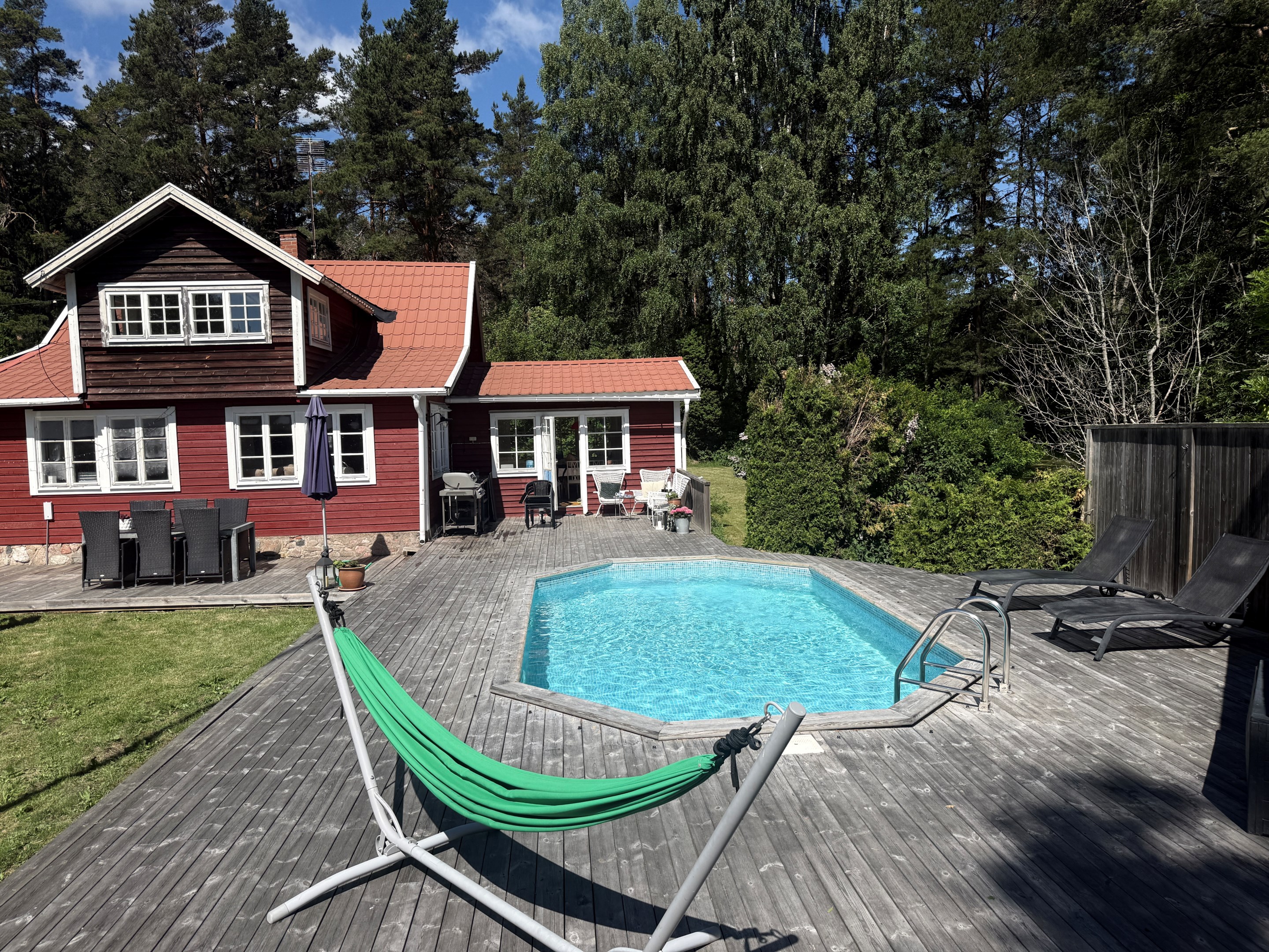 10. Pool
