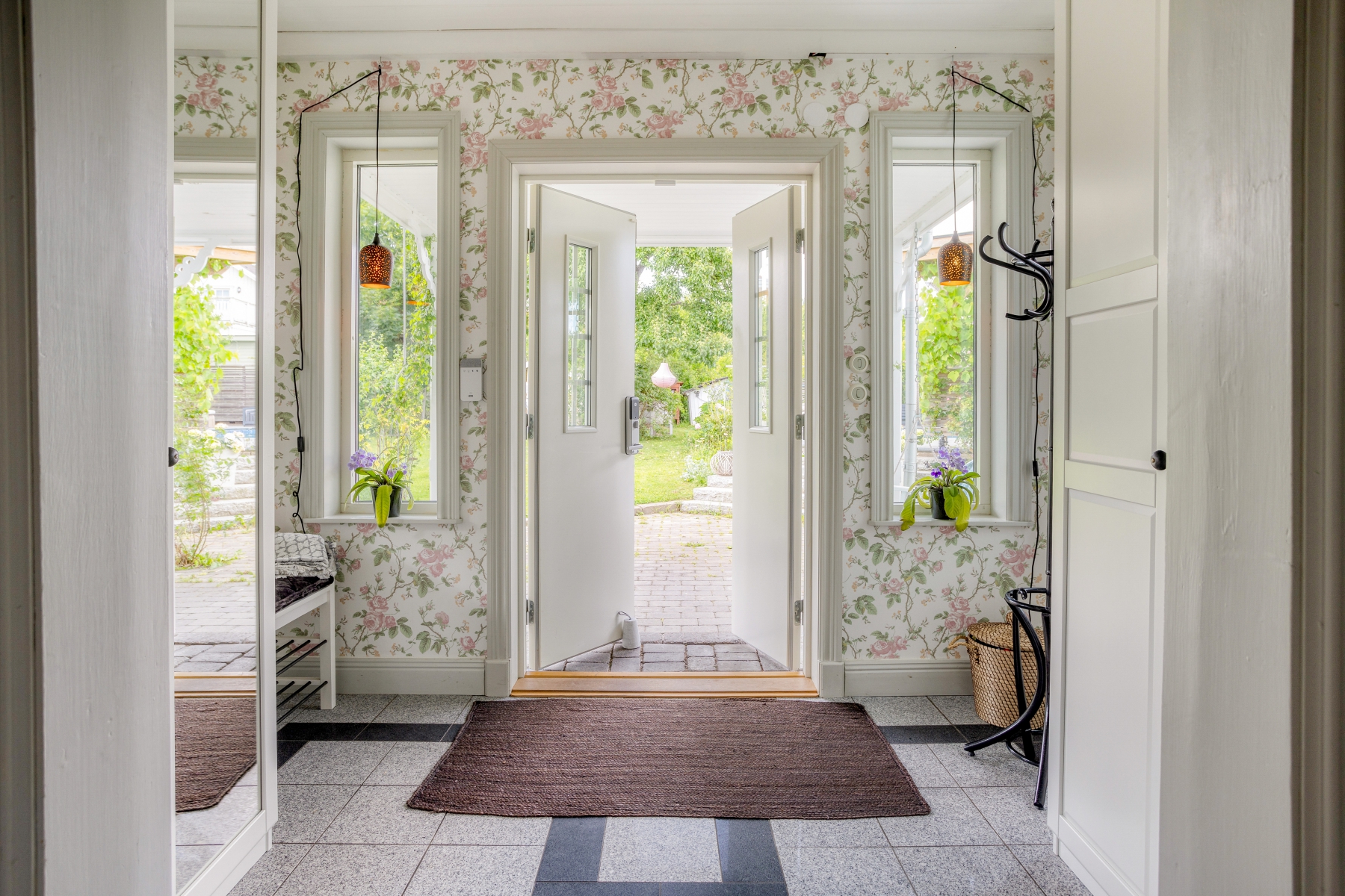 Dubbeldörrar ut till trädgården