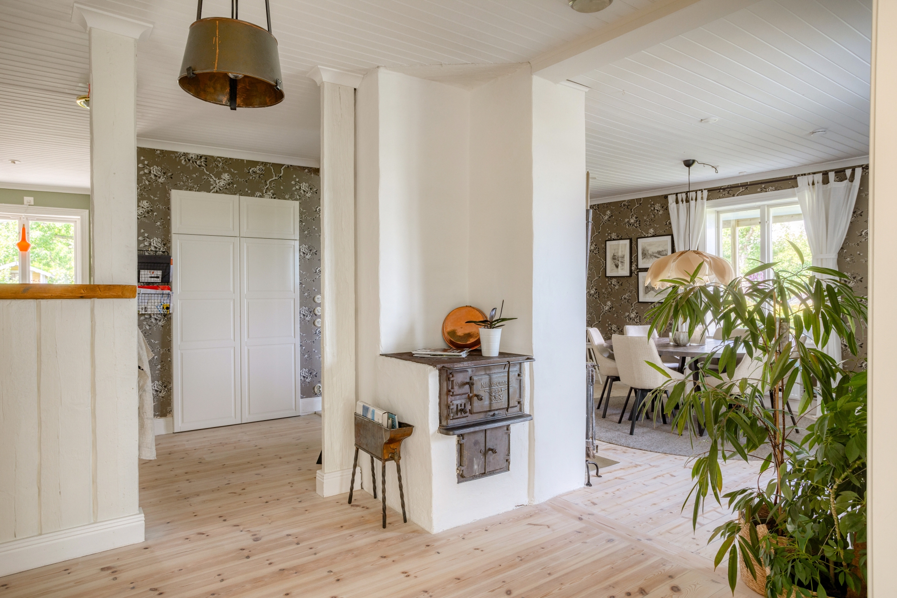 Äldre vedspis från byggåret
