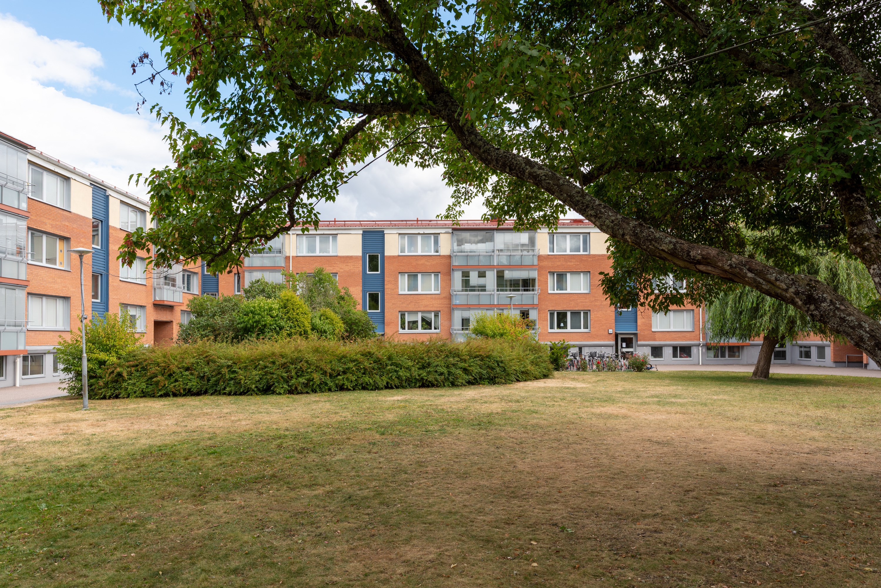Bostadsbild från Lövhagsgatan 57, Till salu i Råby, Västerås