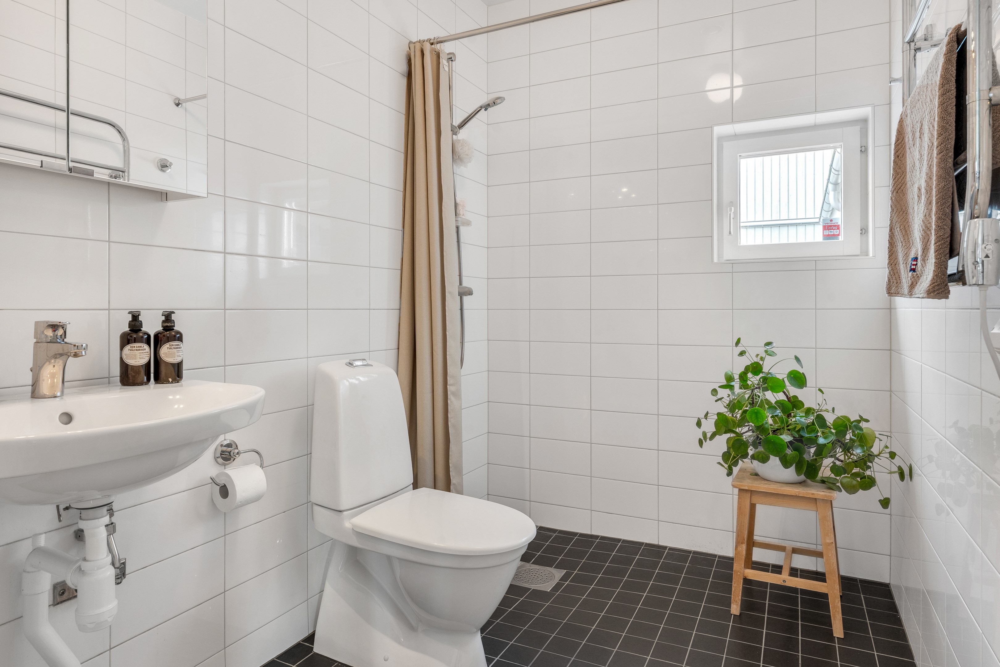 Bostadsbild från Timotejvägen 15, Till salu i Lövstalöt, Uppsala