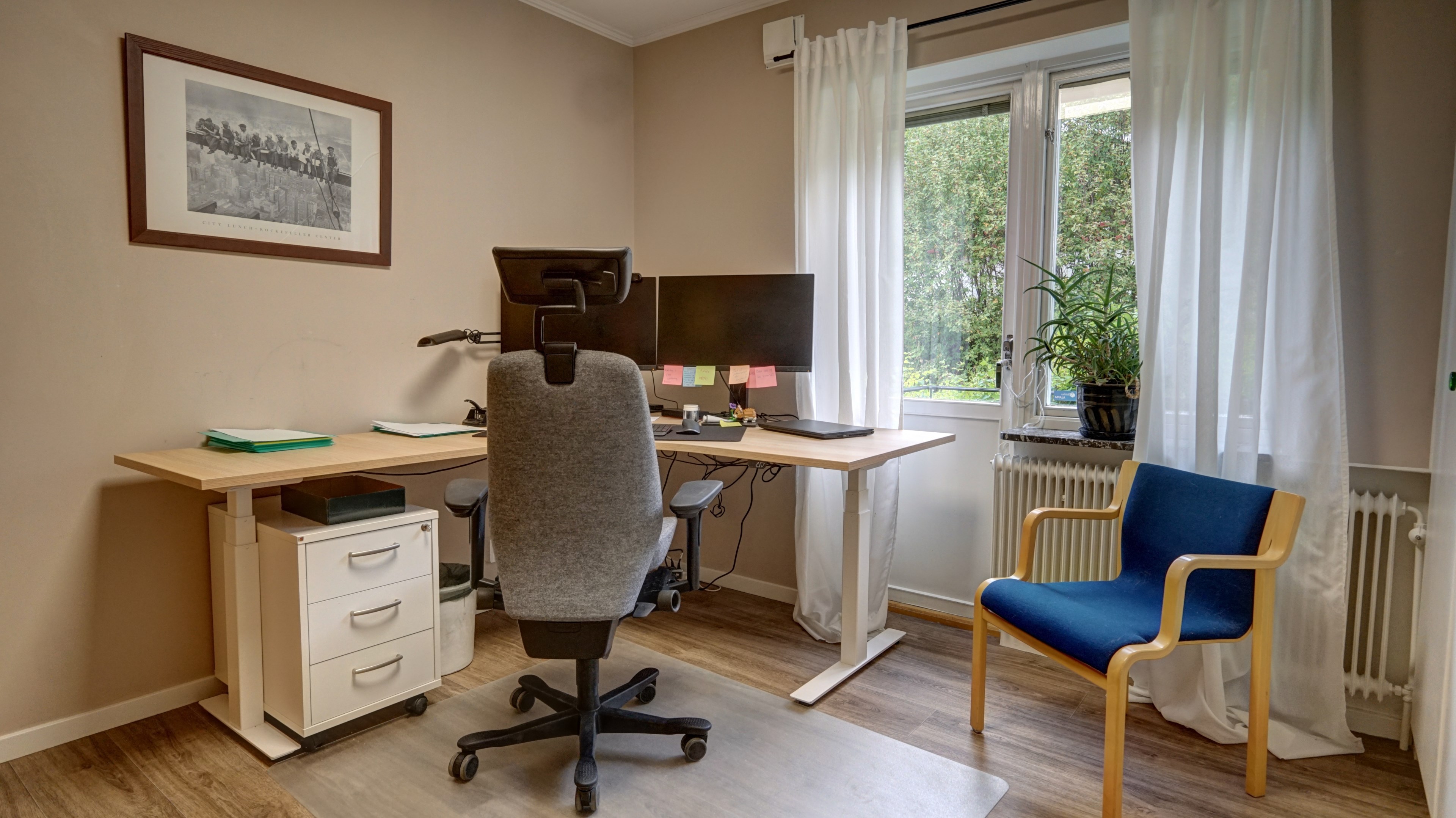 Kontor med balkong - - mellanplan