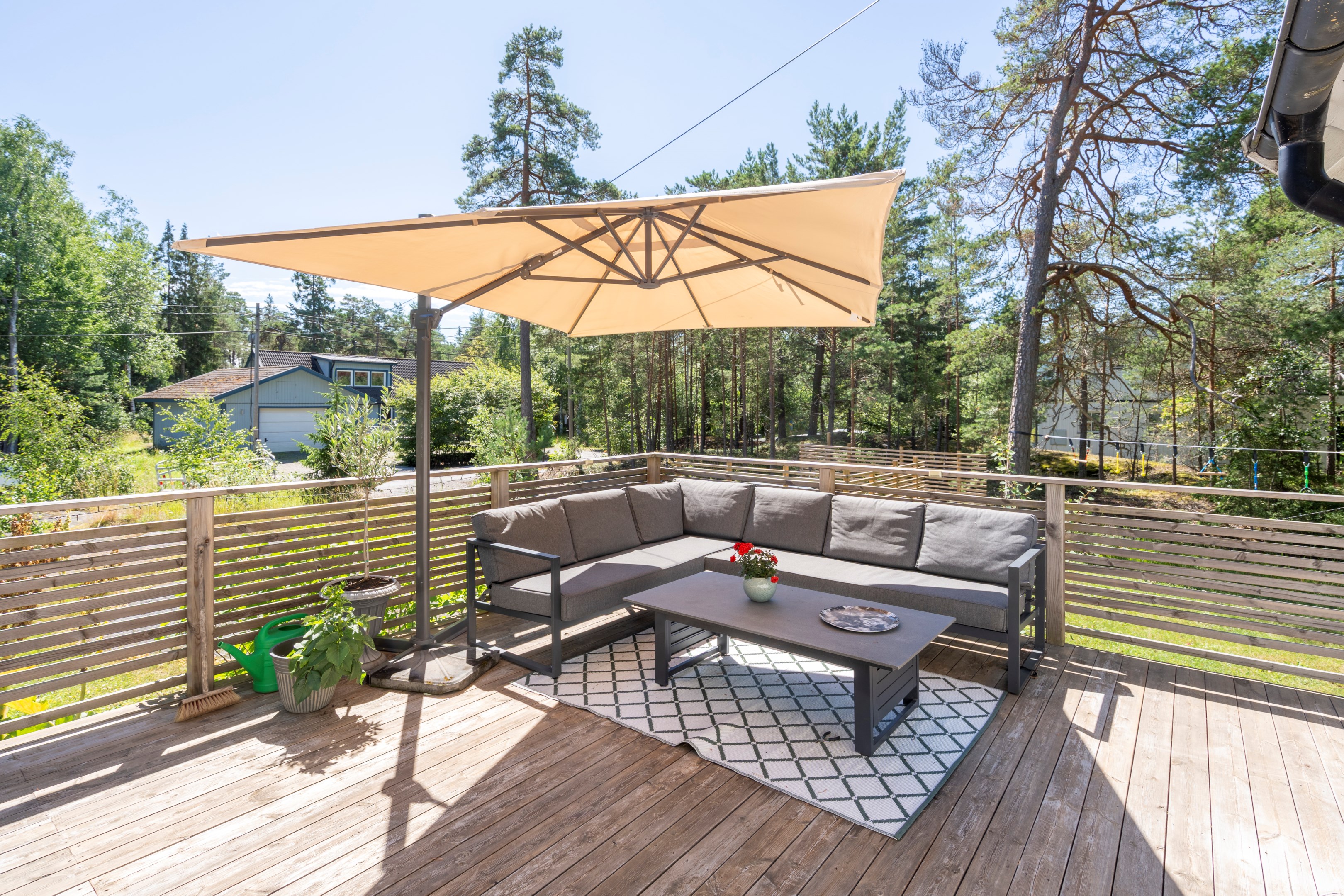 Solig plats på altan