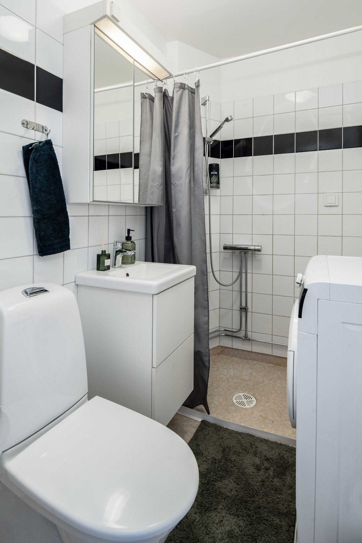 Duschrum med tvättmaskin