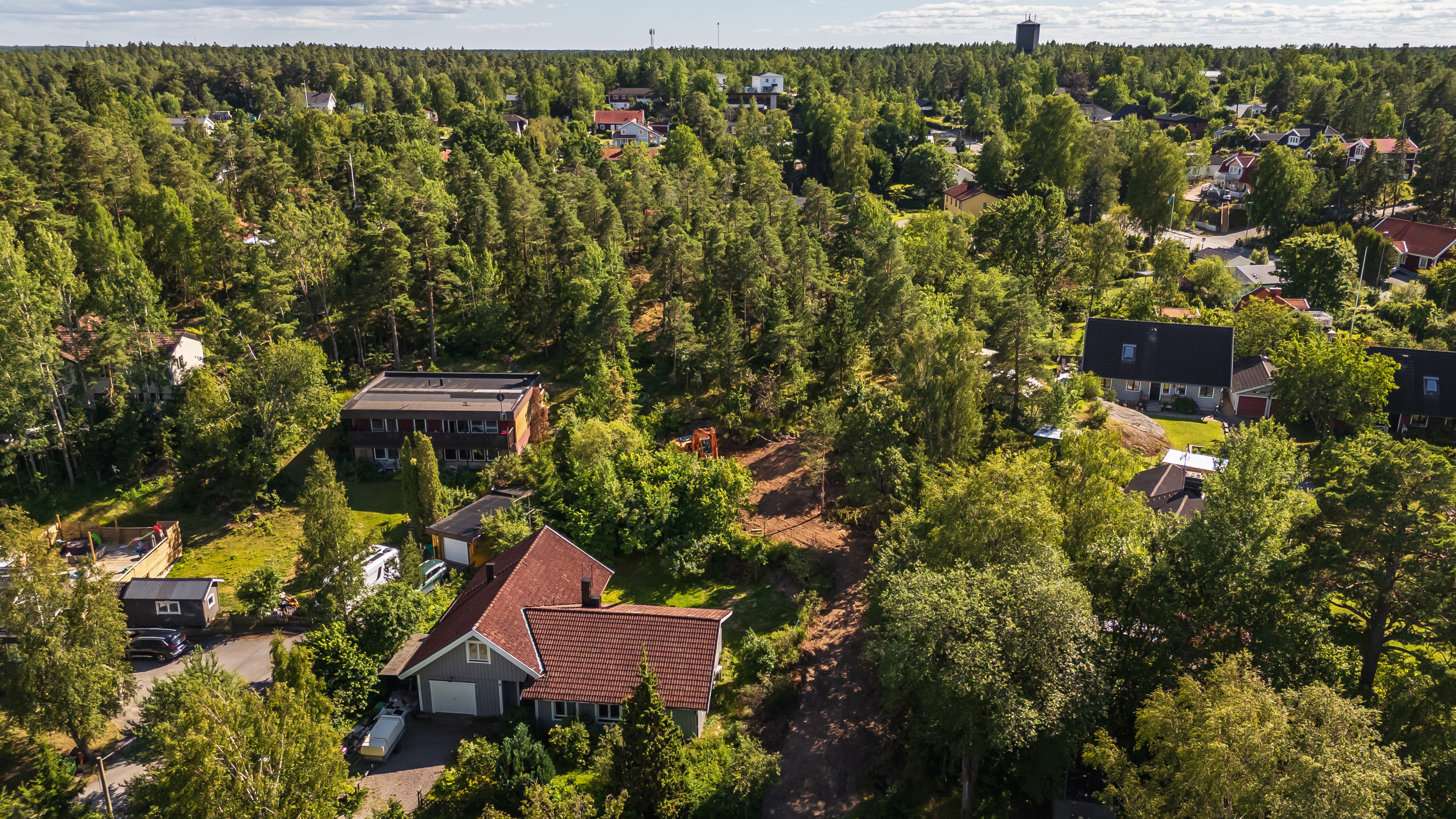 Bostadsbild från Hermelinsvägen 2, Kommande i Tullinge Skog, Botkyrka