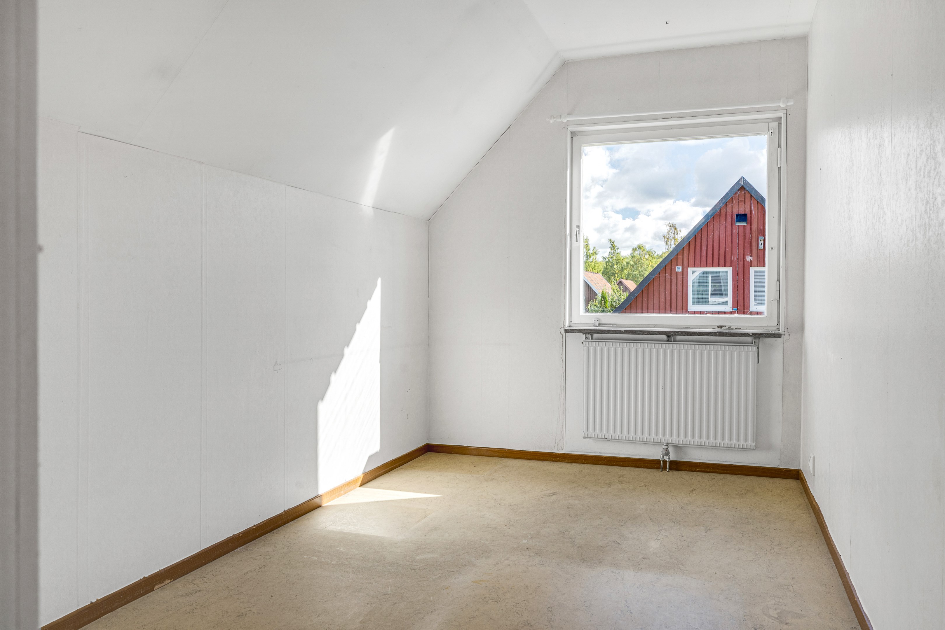 Bostadsbild från Skrindvägen 17, Till salu i Valsätra, Uppsala