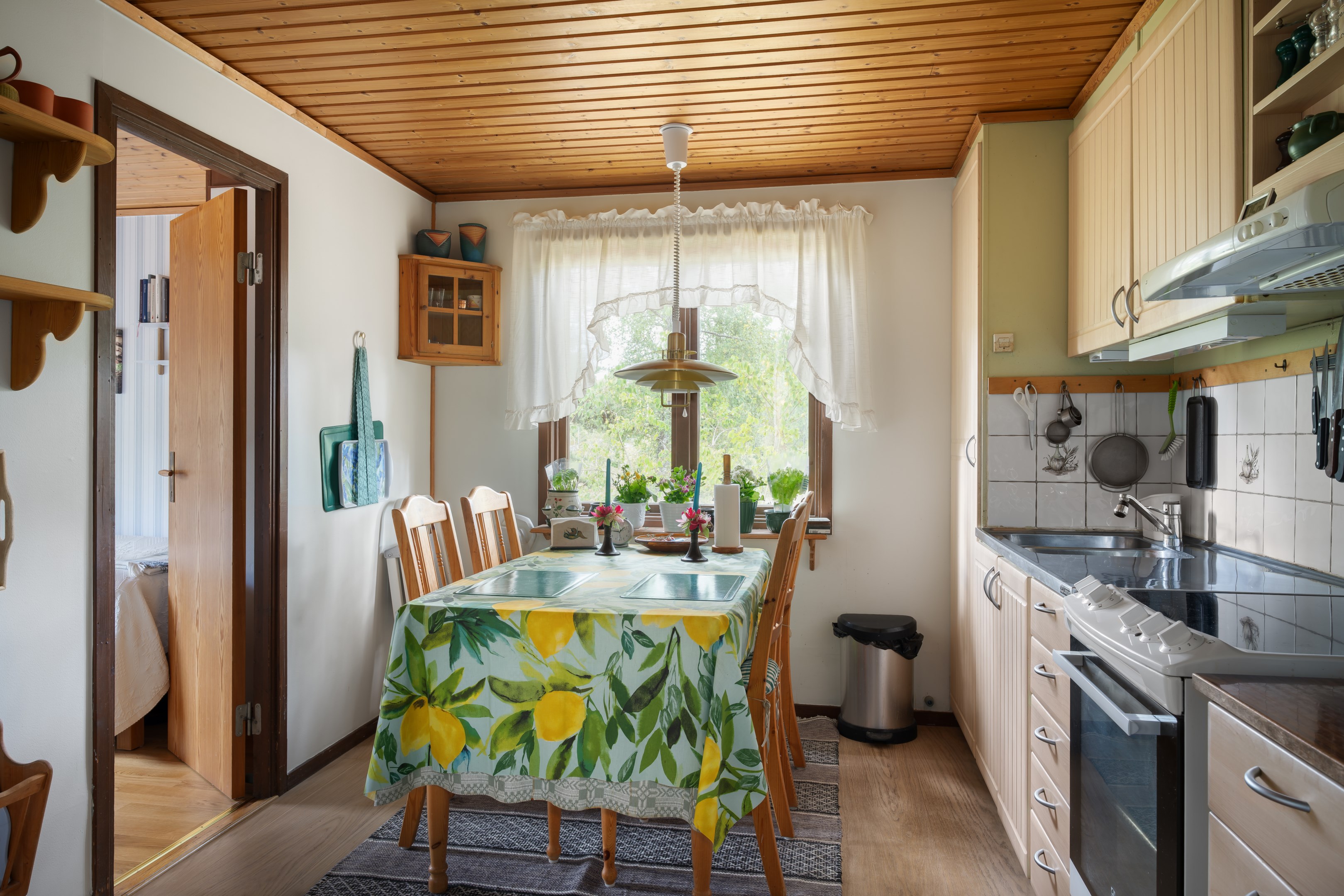 Bostadsbild från Åkerblomsvägen 18, Såld i Hässelmara, Värmdö