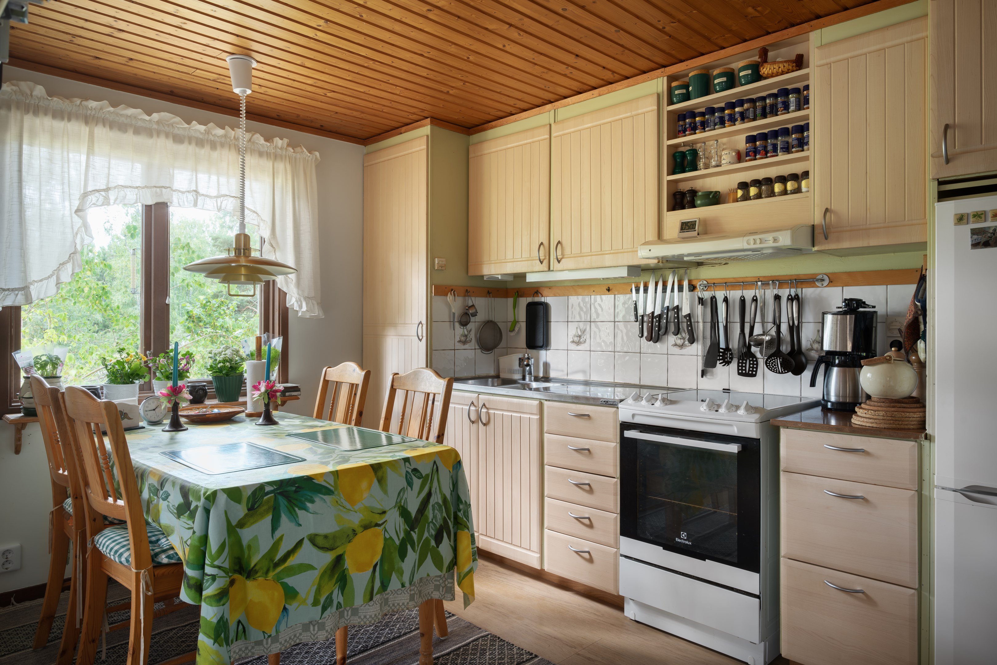 Bostadsbild från Åkerblomsvägen 18, Såld i Hässelmara, Värmdö