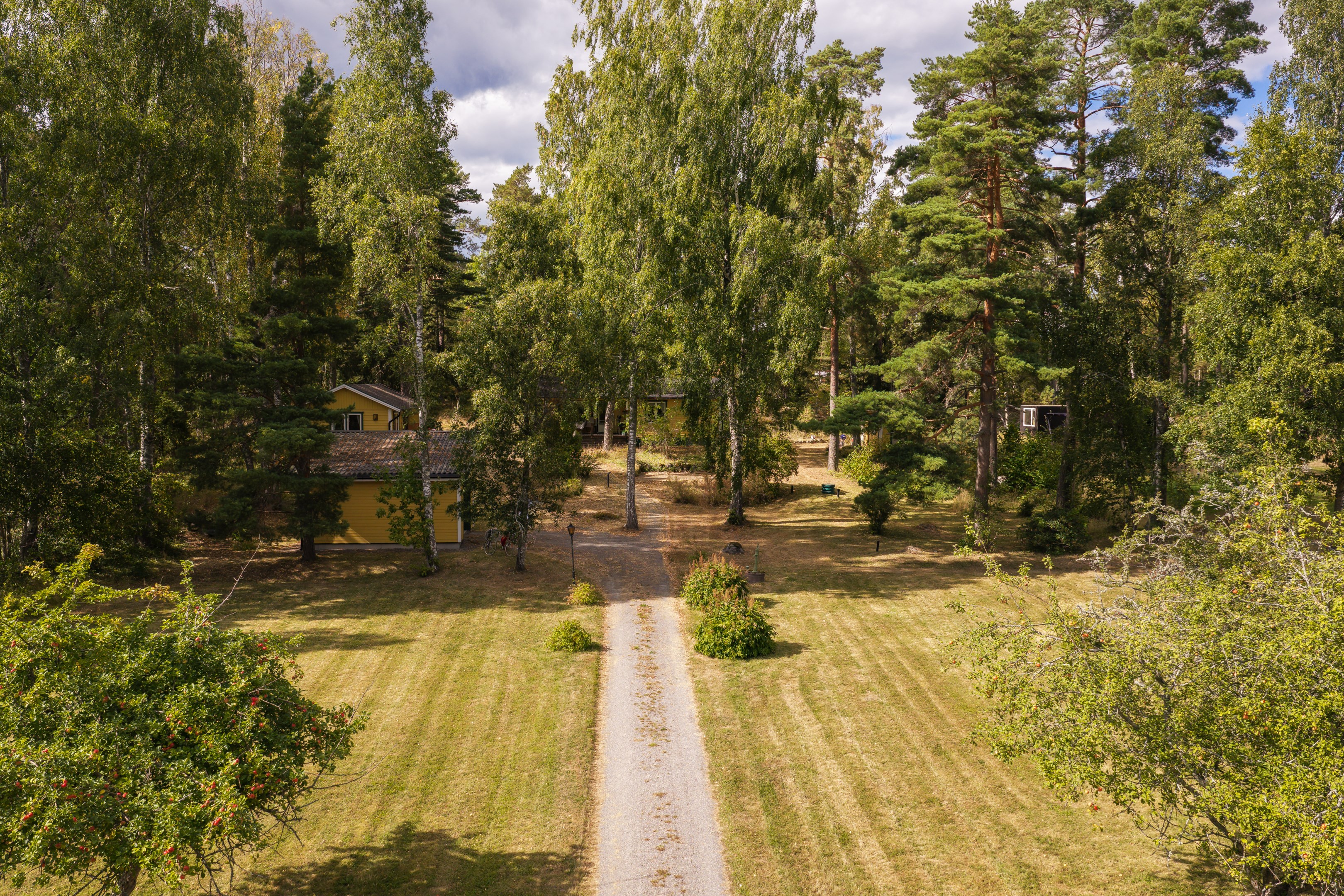Bostadsbild från Åkerblomsvägen 18, Såld i Hässelmara, Värmdö