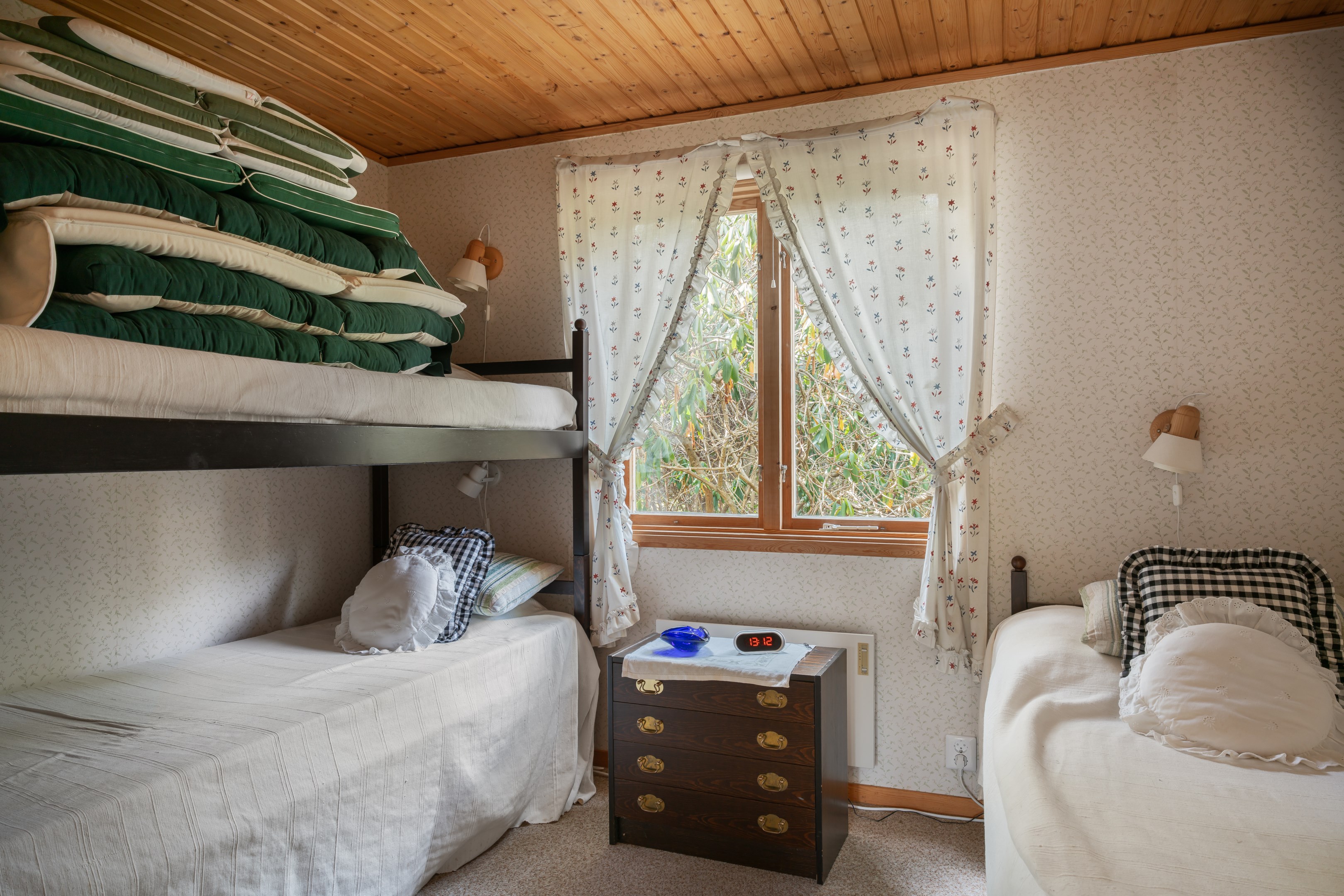 Bostadsbild från Åkerblomsvägen 18, Såld i Hässelmara, Värmdö