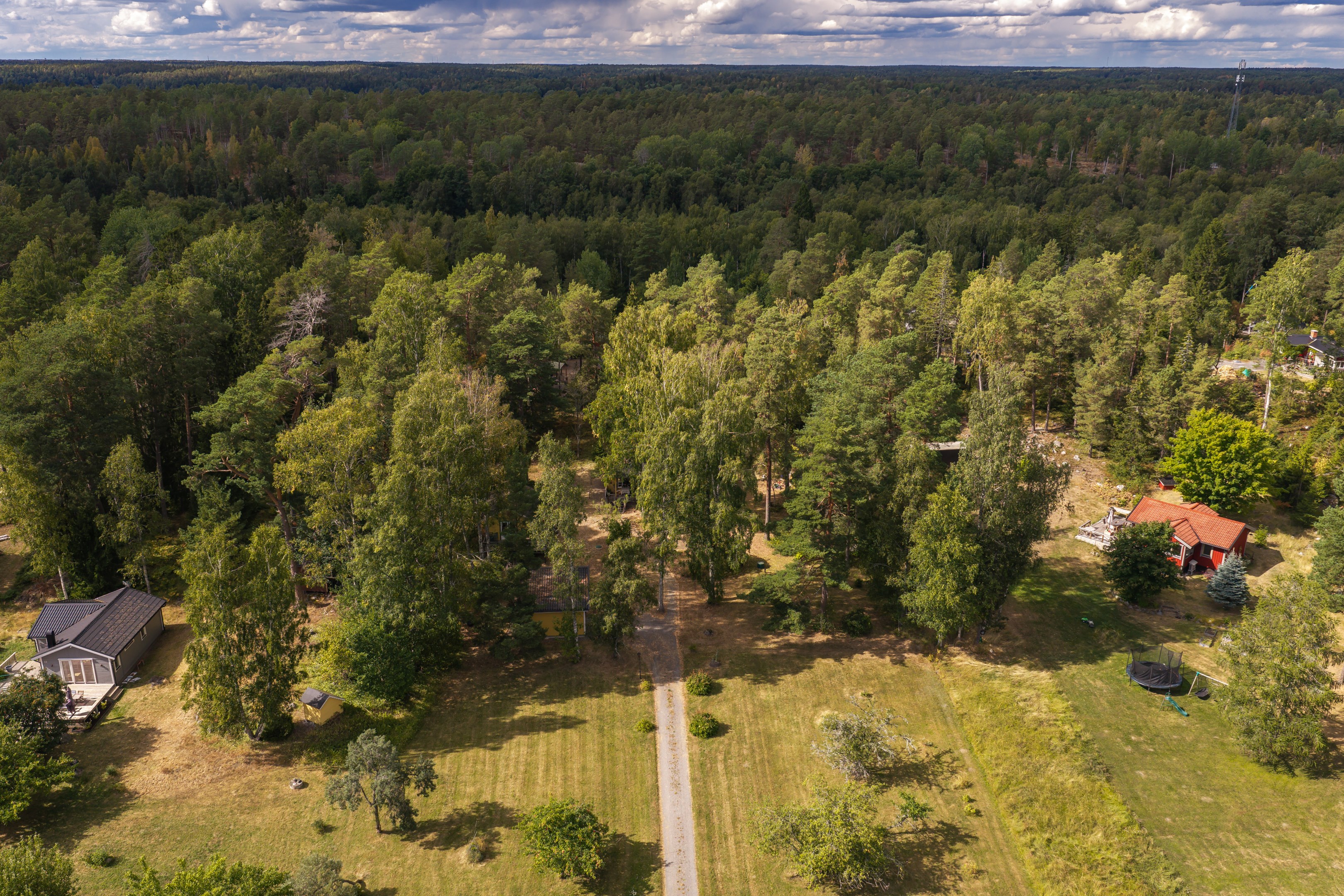 Bostadsbild från Åkerblomsvägen 18, Såld i Hässelmara, Värmdö