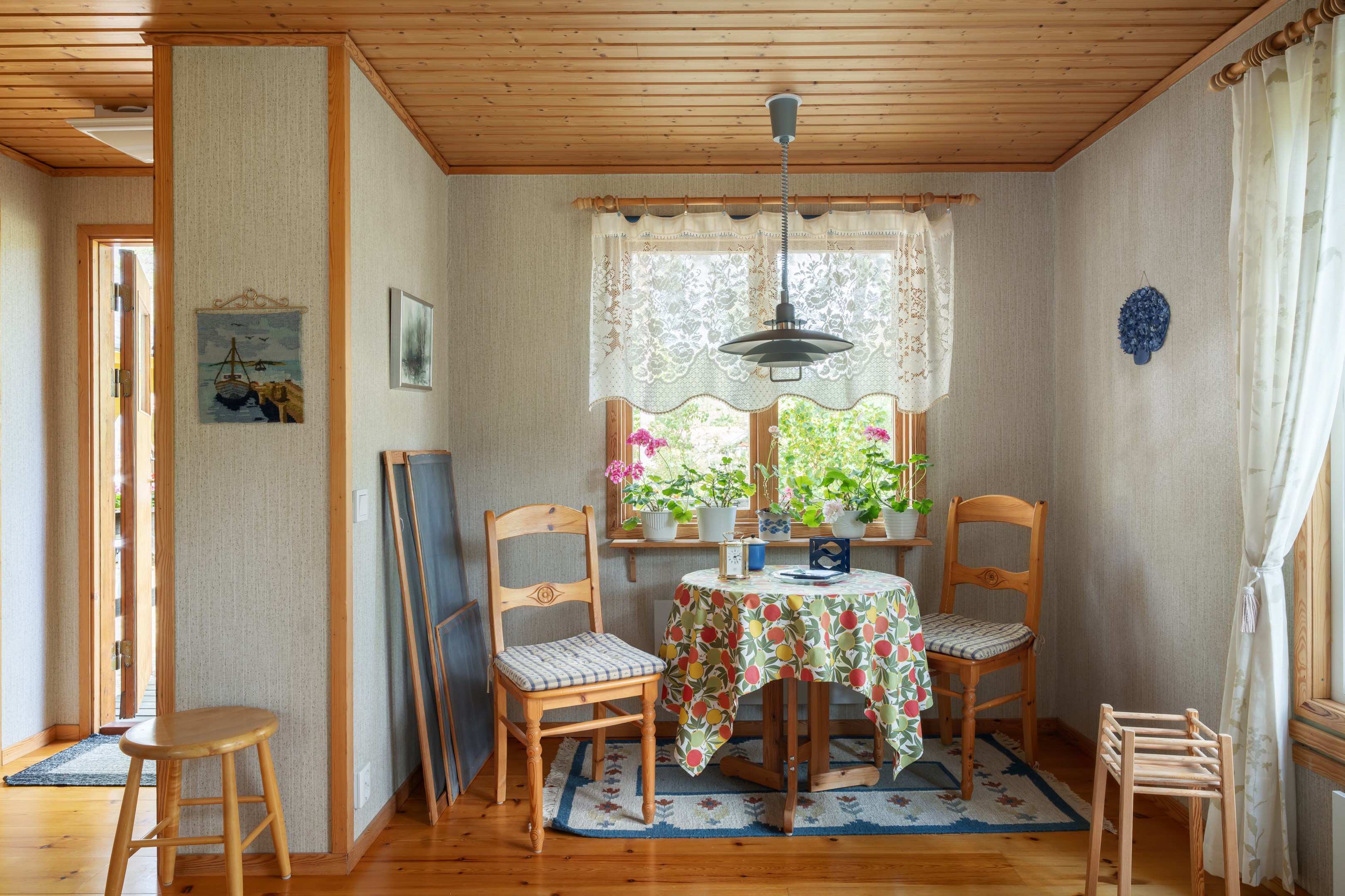 Bostadsbild från Åkerblomsvägen 18, Såld i Hässelmara, Värmdö