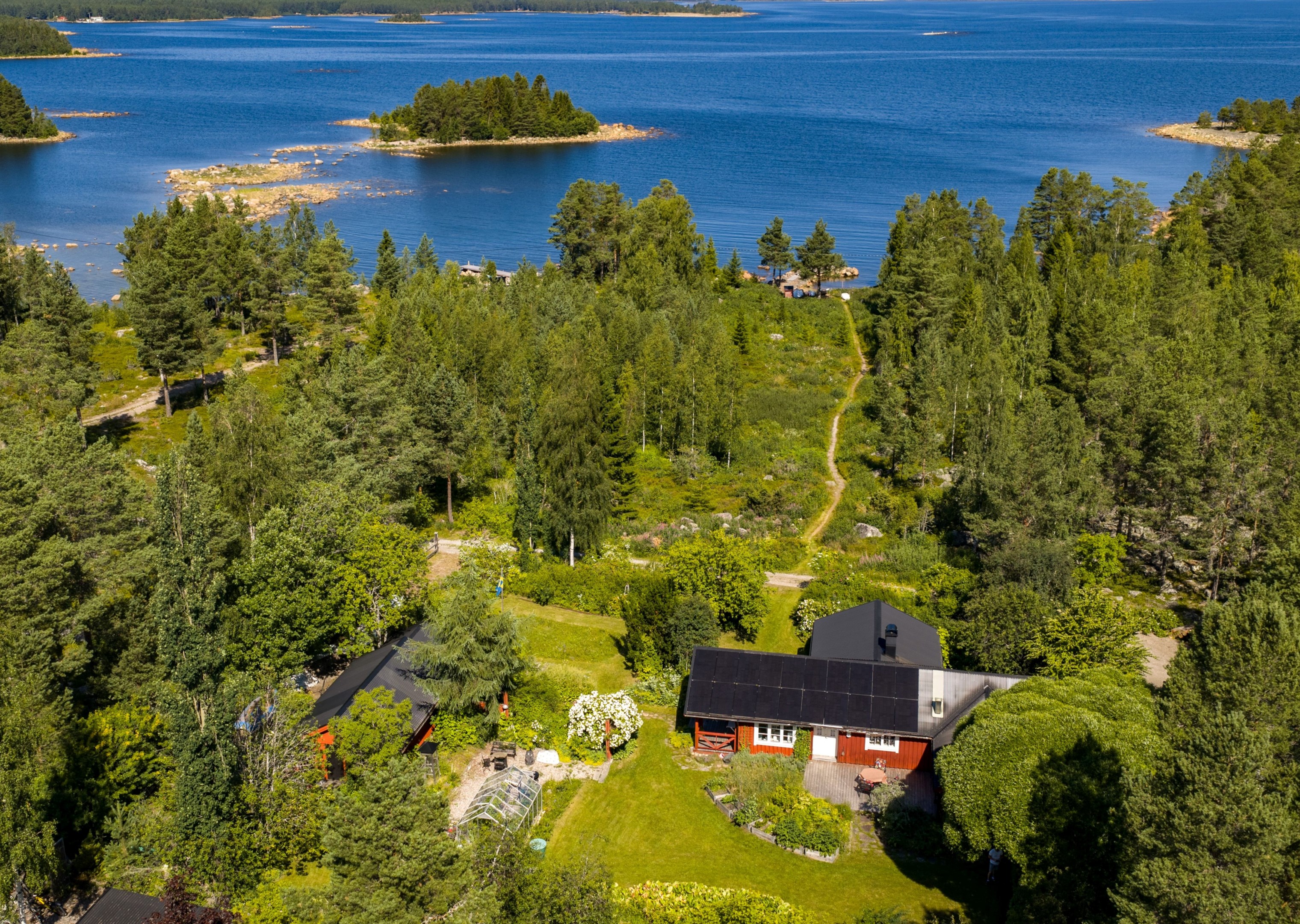 Välkommen till Tallharsviken 8