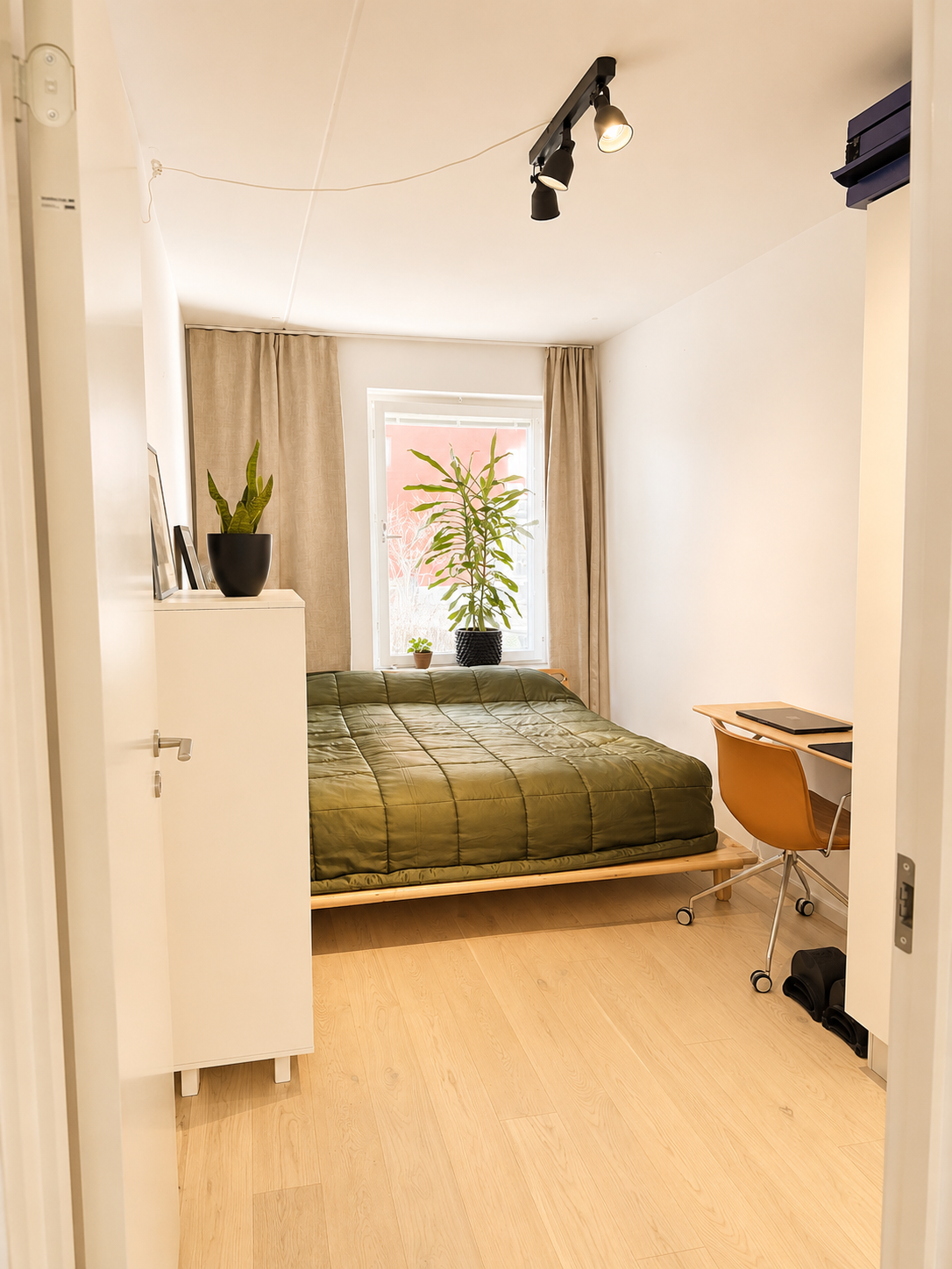 Sovrum /kontor mot lugn innergård