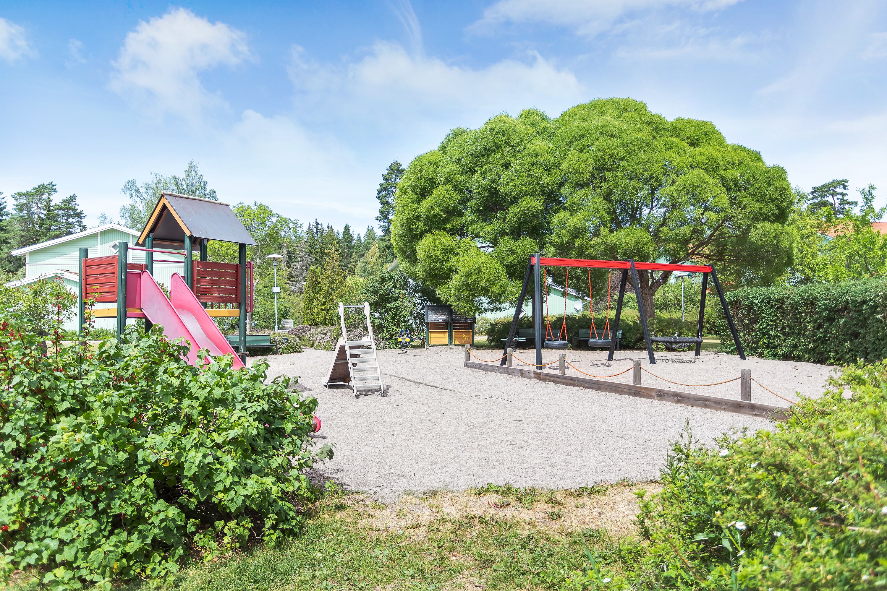 Bostadsbild från Herrhagsvägen 188, Till salu i Herrhagen, Uppsala