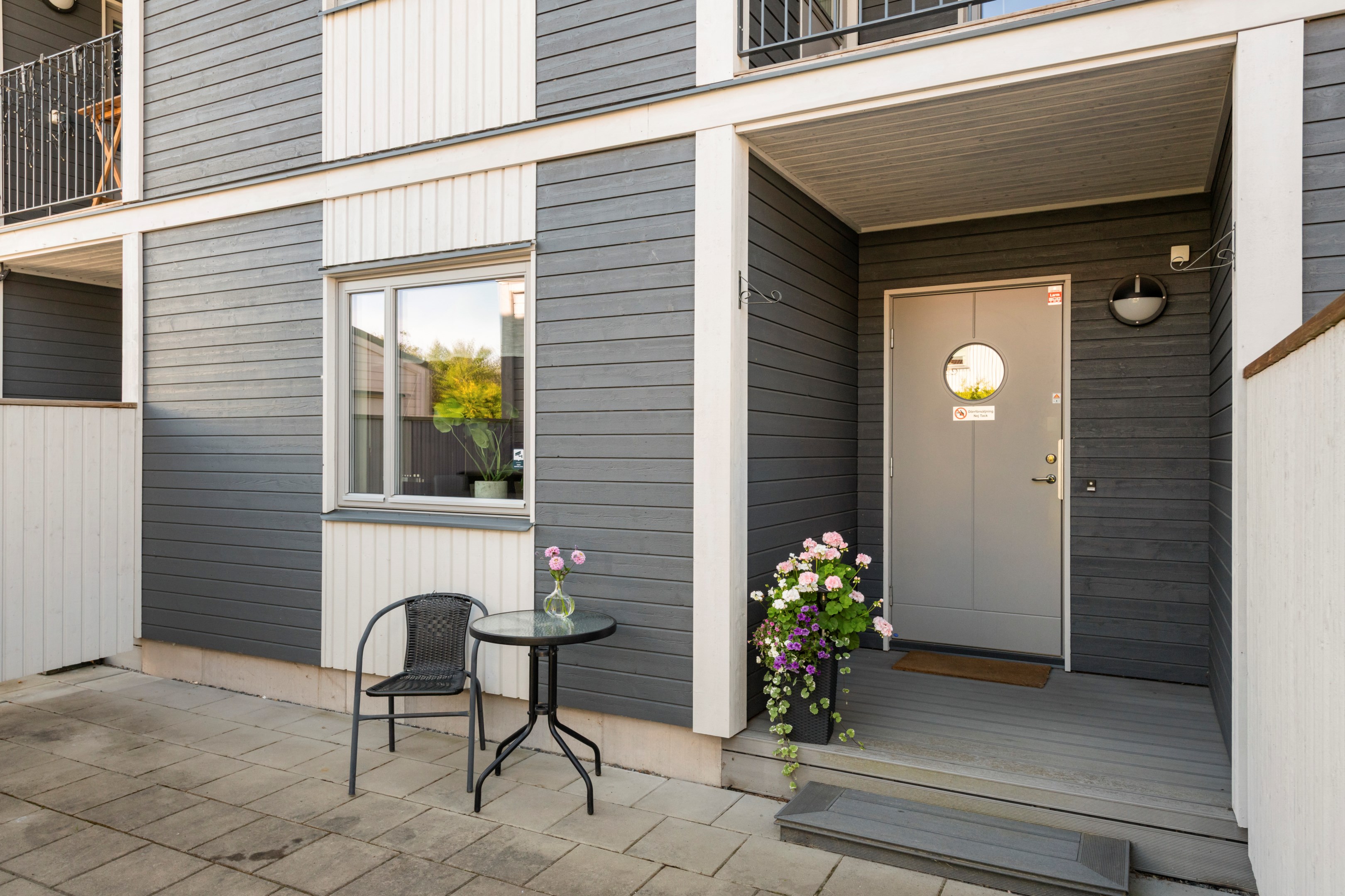 Framsidan med uteplats