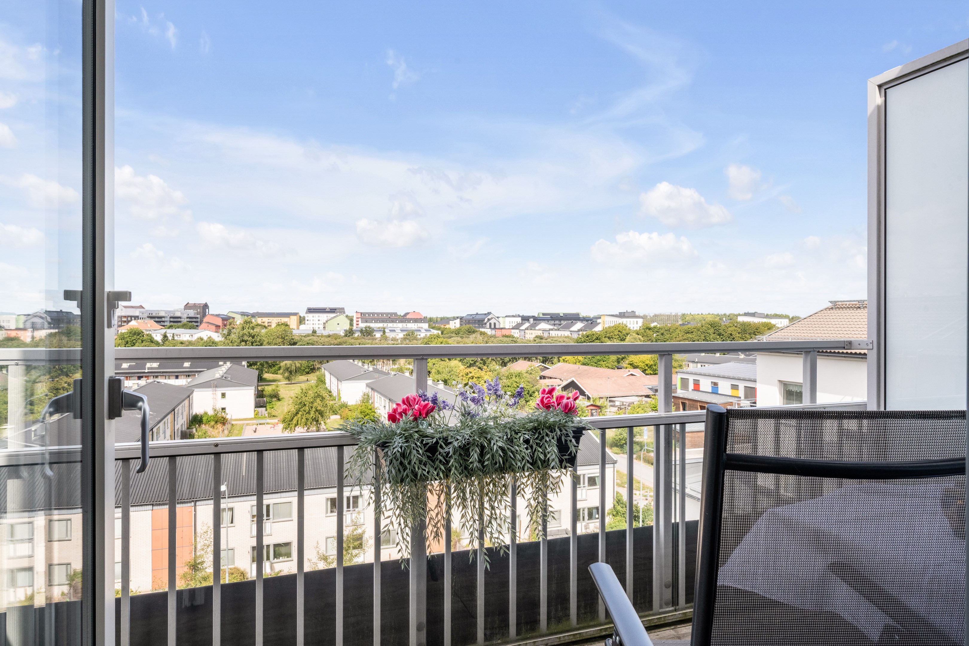 Bostadsbild från Råbyvägen 44, Till salu i Kapellgärdet, Uppsala