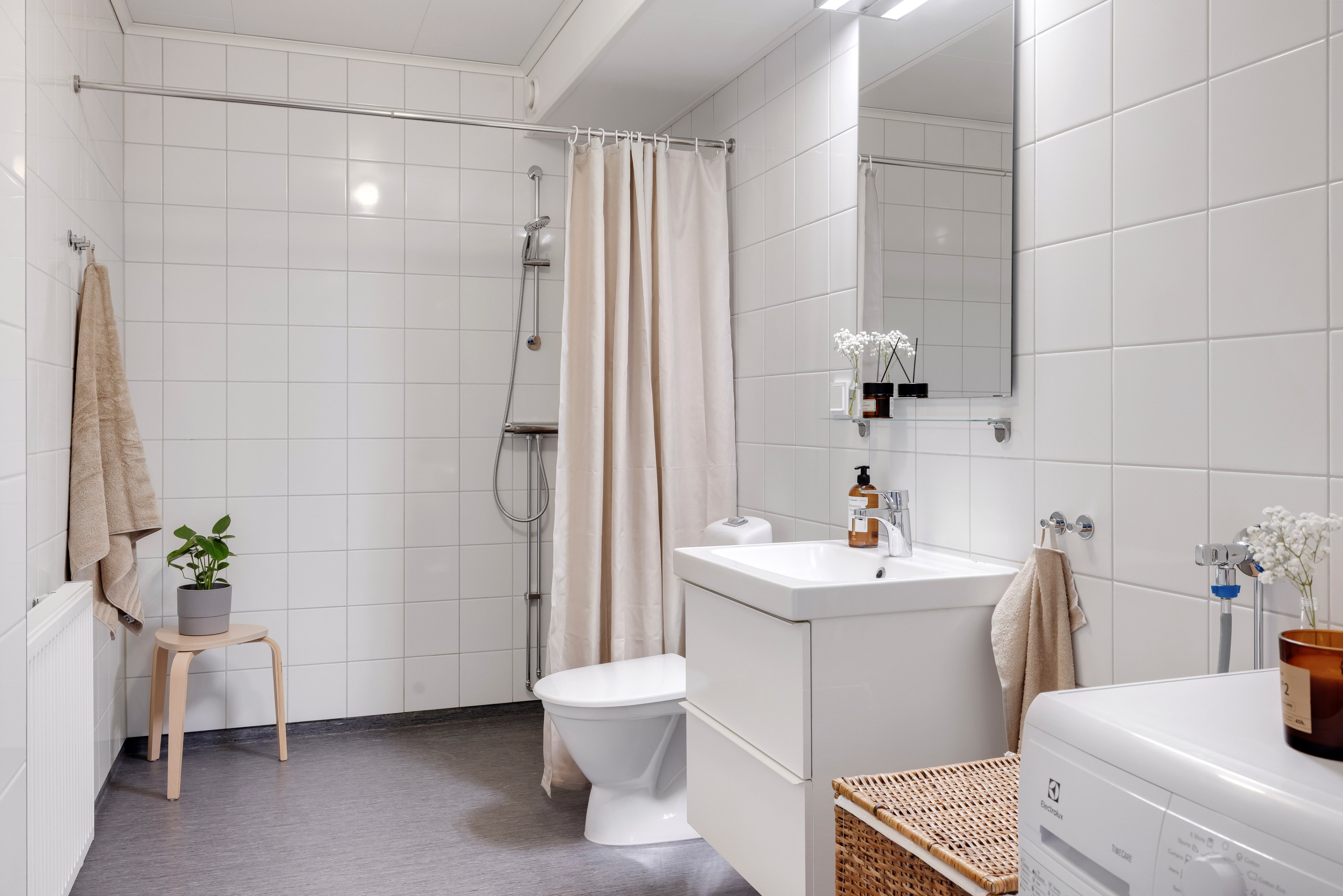 Bostadsbild från Regnmolnsvägen 4B, Till salu i Fullerö, Uppsala