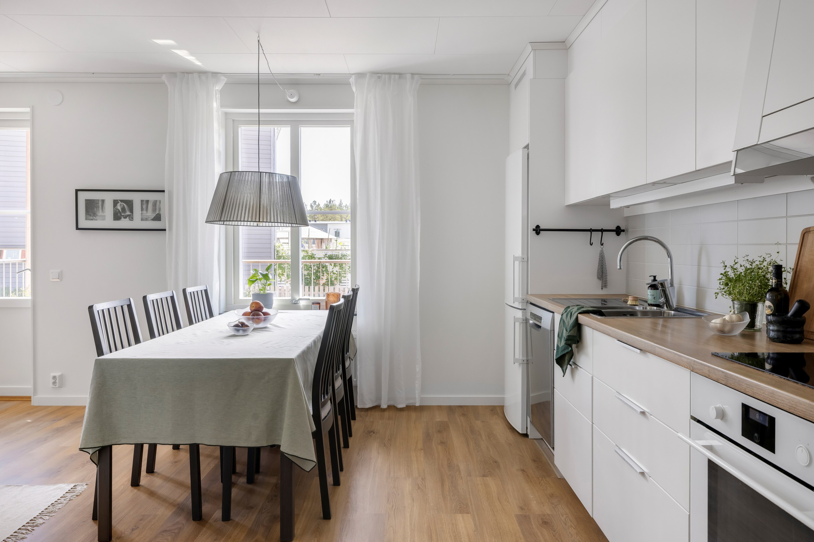 Bostadsbild från Regnmolnsvägen 4B, Till salu i Fullerö, Uppsala