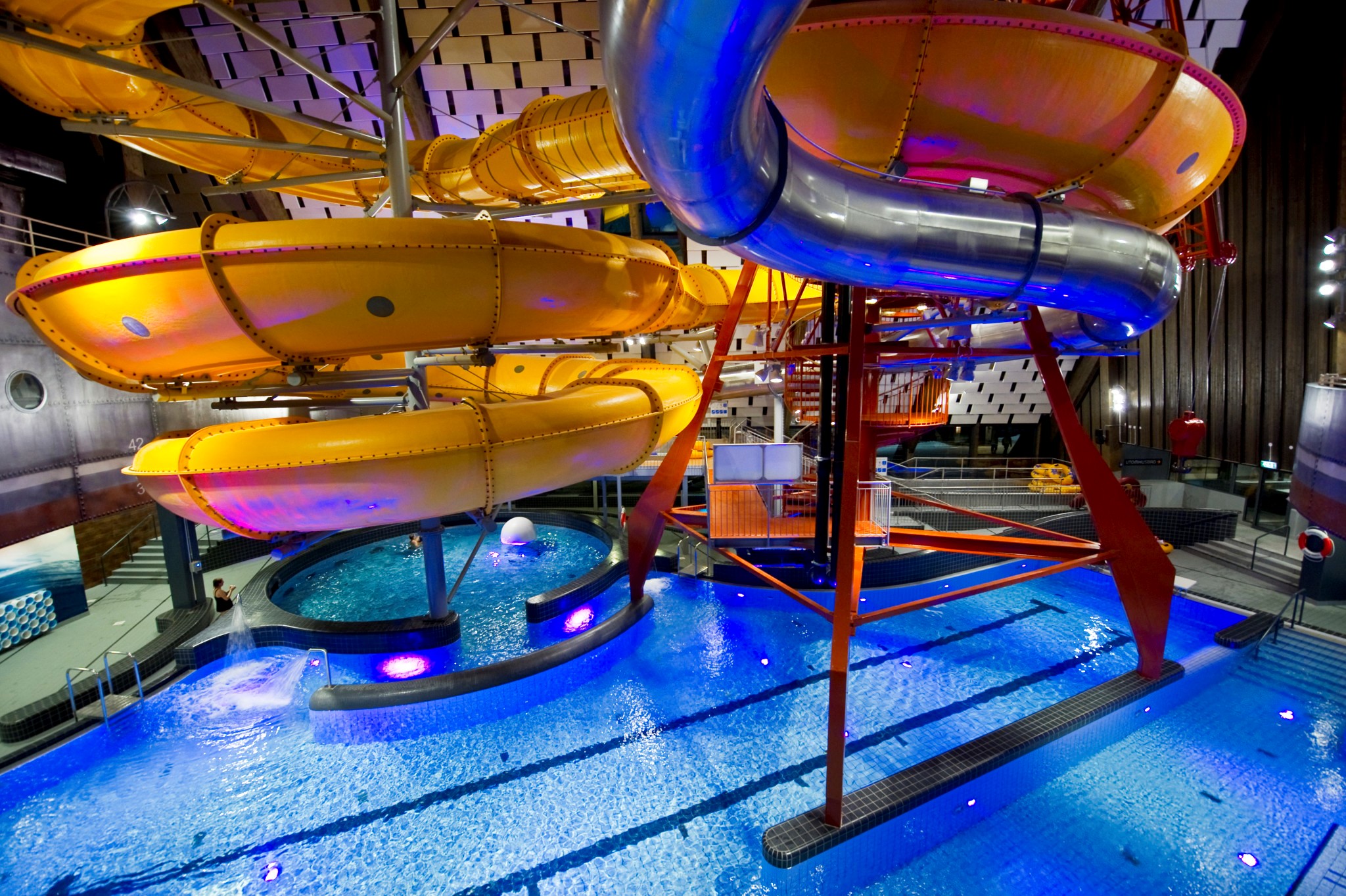 EXPERIUM SÄLEN. Lugn i spa, fart i rutschkanorna – allt på Experium