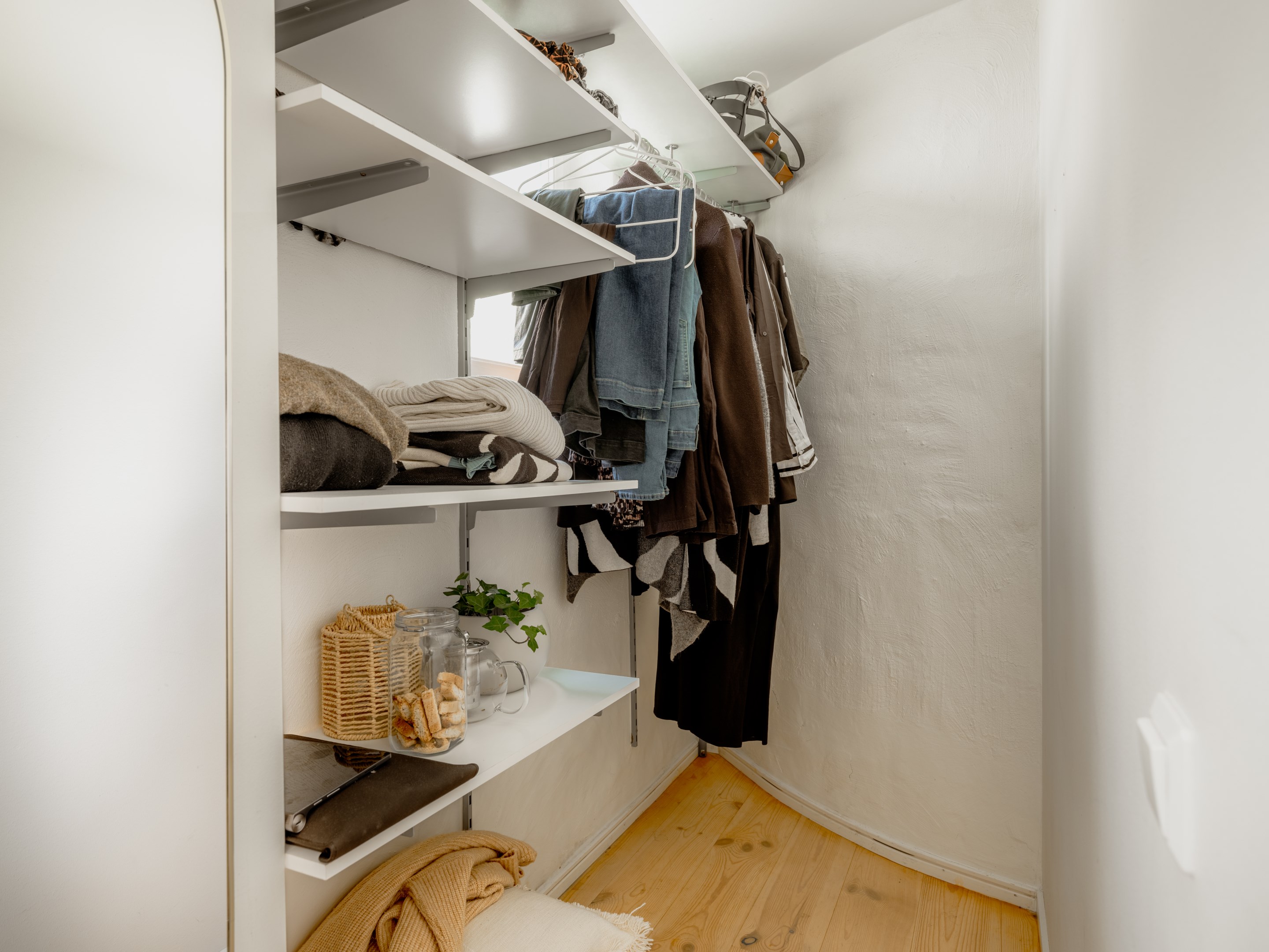 Bostadsbild från Fastlagsvägen 63A, Till salu i Midsommarkransen, Stockholm