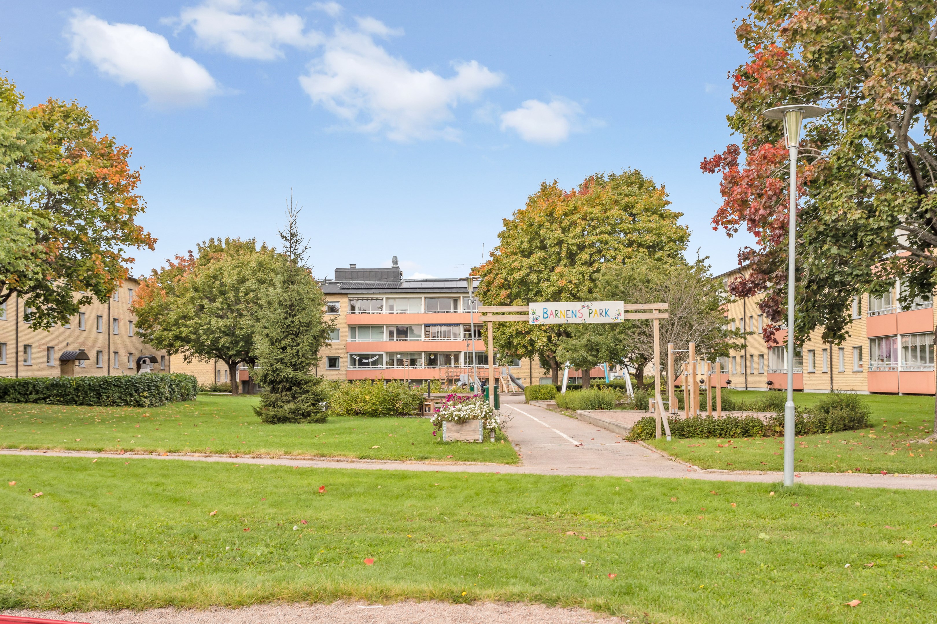 Bostadsbild från Blixtgatan 3, Till salu i Gränby, Uppsala