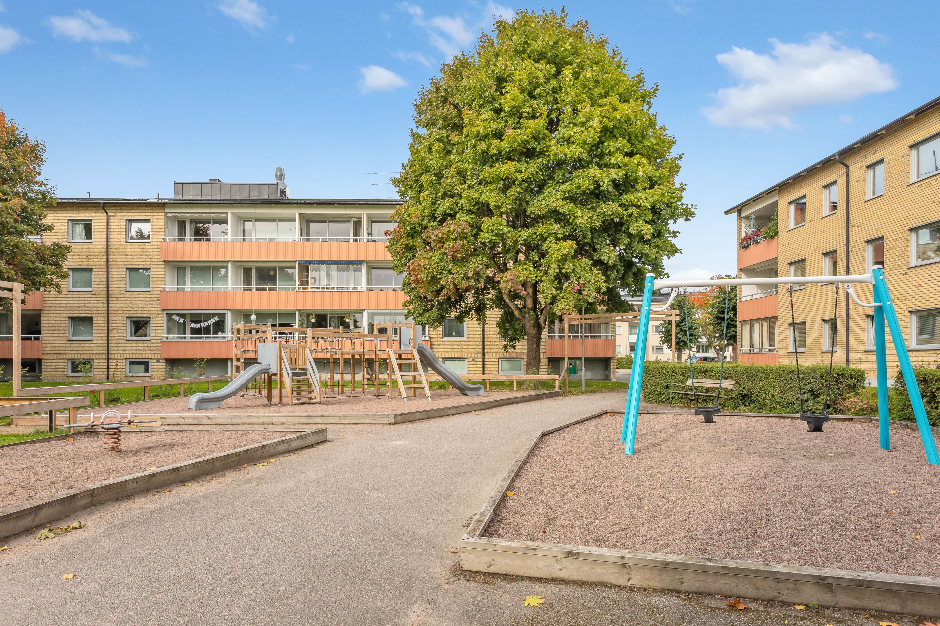Bostadsbild från Blixtgatan 3, Till salu i Gränby, Uppsala
