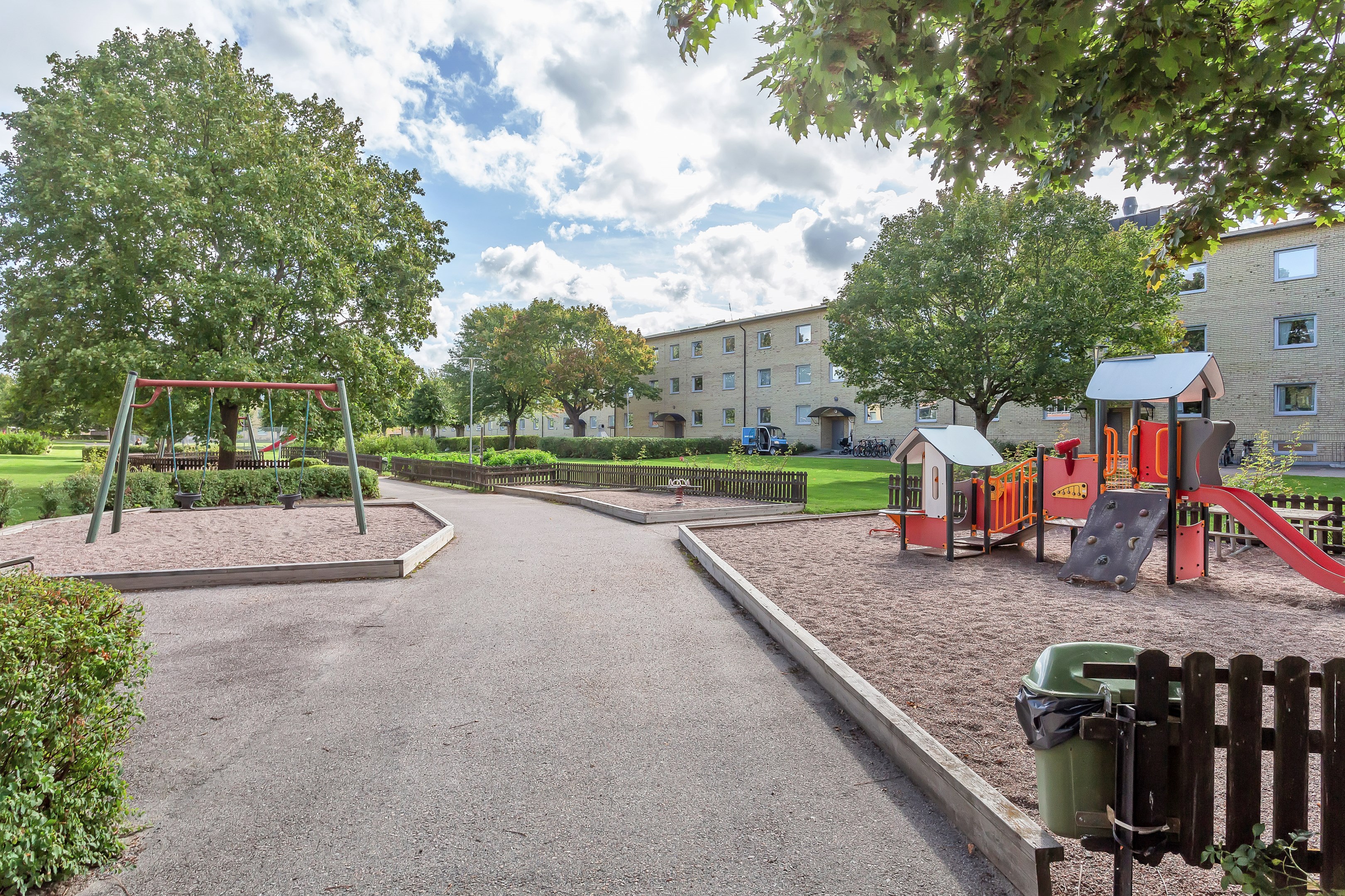 Bostadsbild från Blixtgatan 3, Till salu i Gränby, Uppsala
