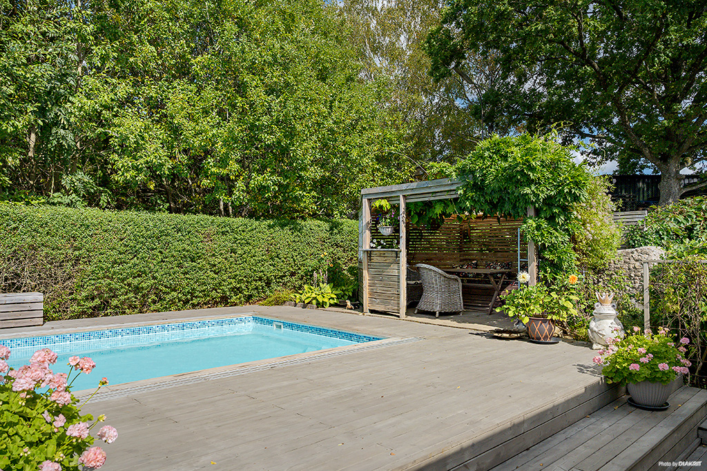 Pool och pergola