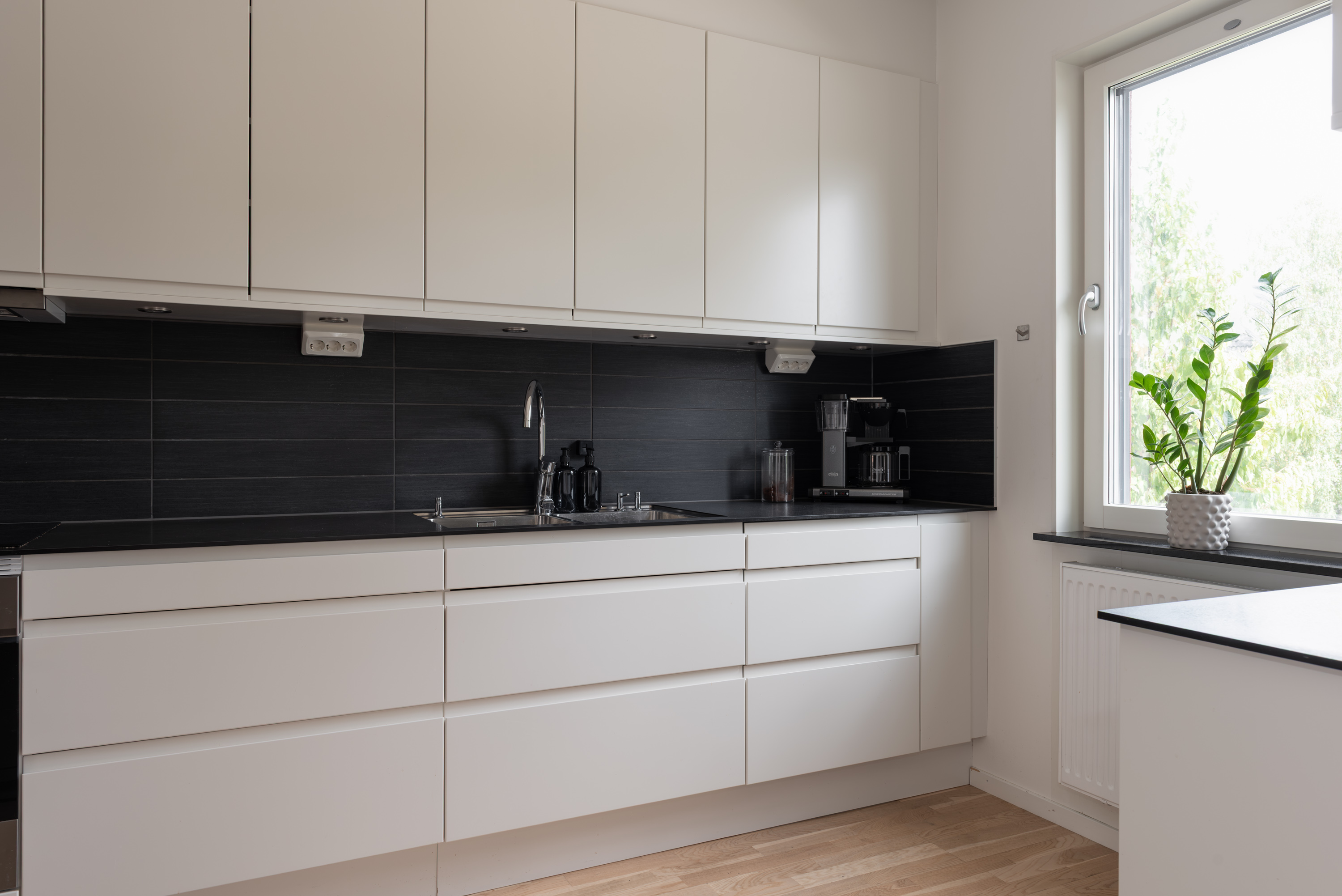 Bostadsbild från Djuphamnsvägen 12B, Till salu i Stohagen, Västerås