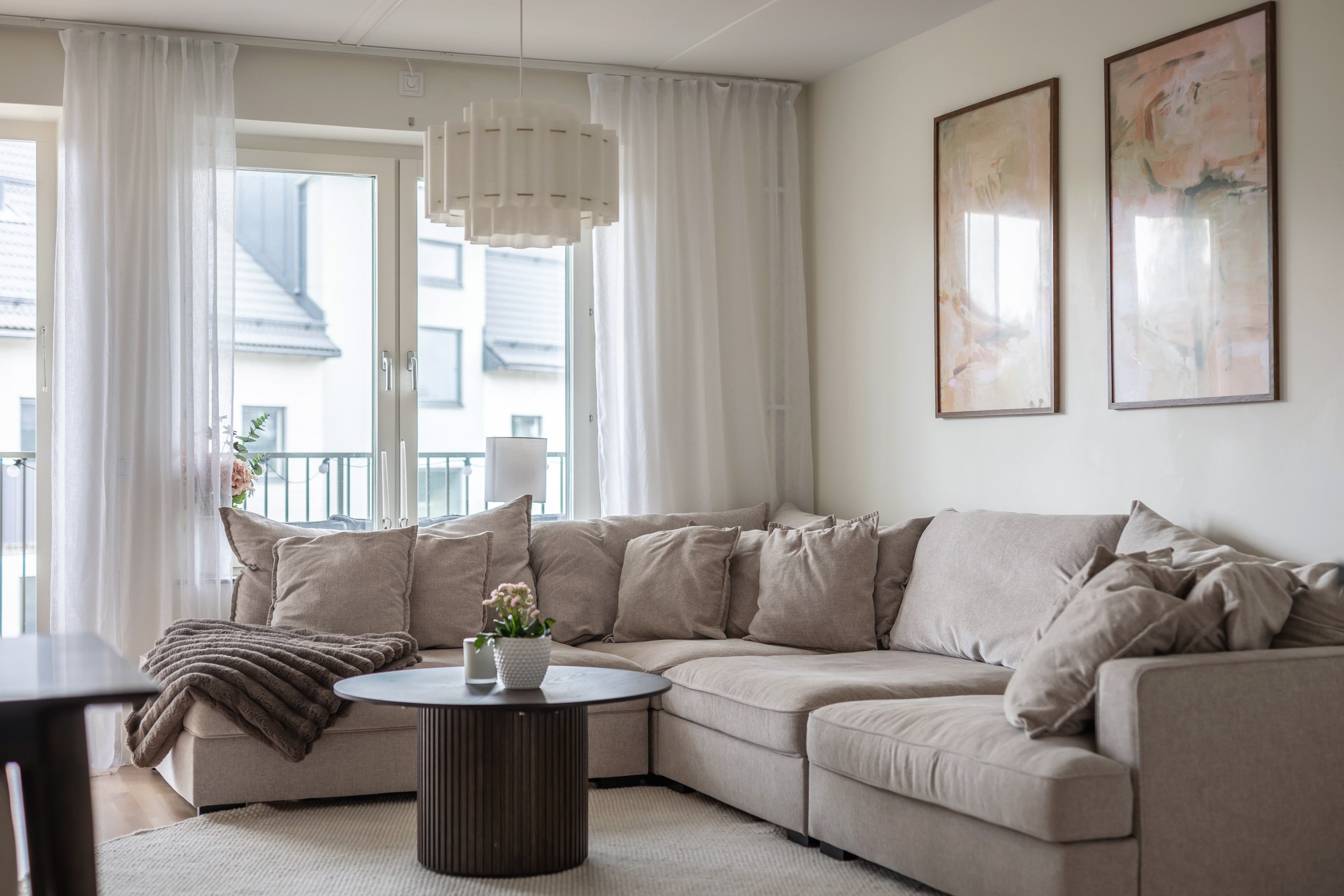 Gott om plats för soffa modell större