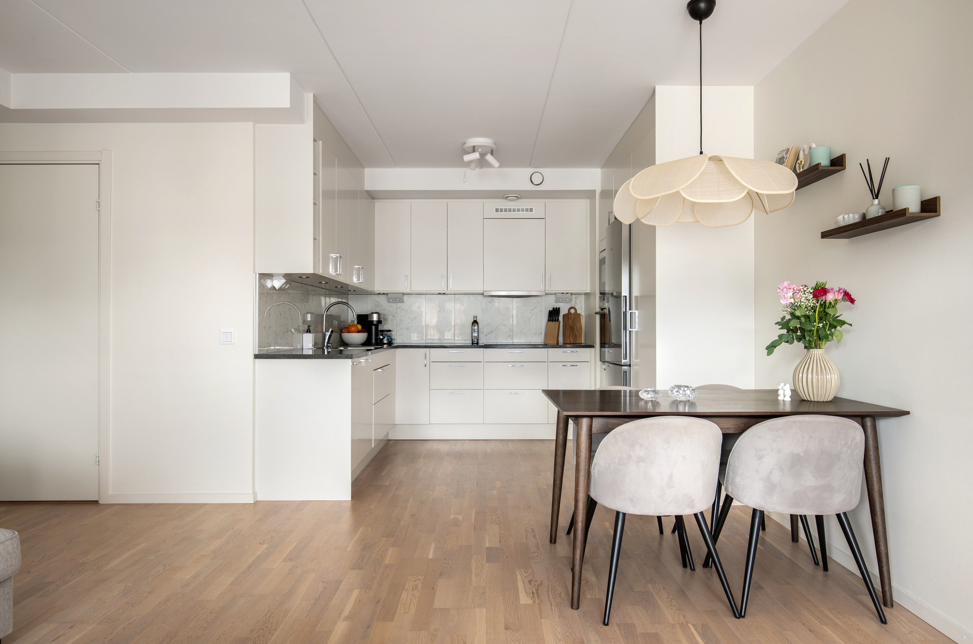 Lägenheten är utrustad med smart belysning från Plejd