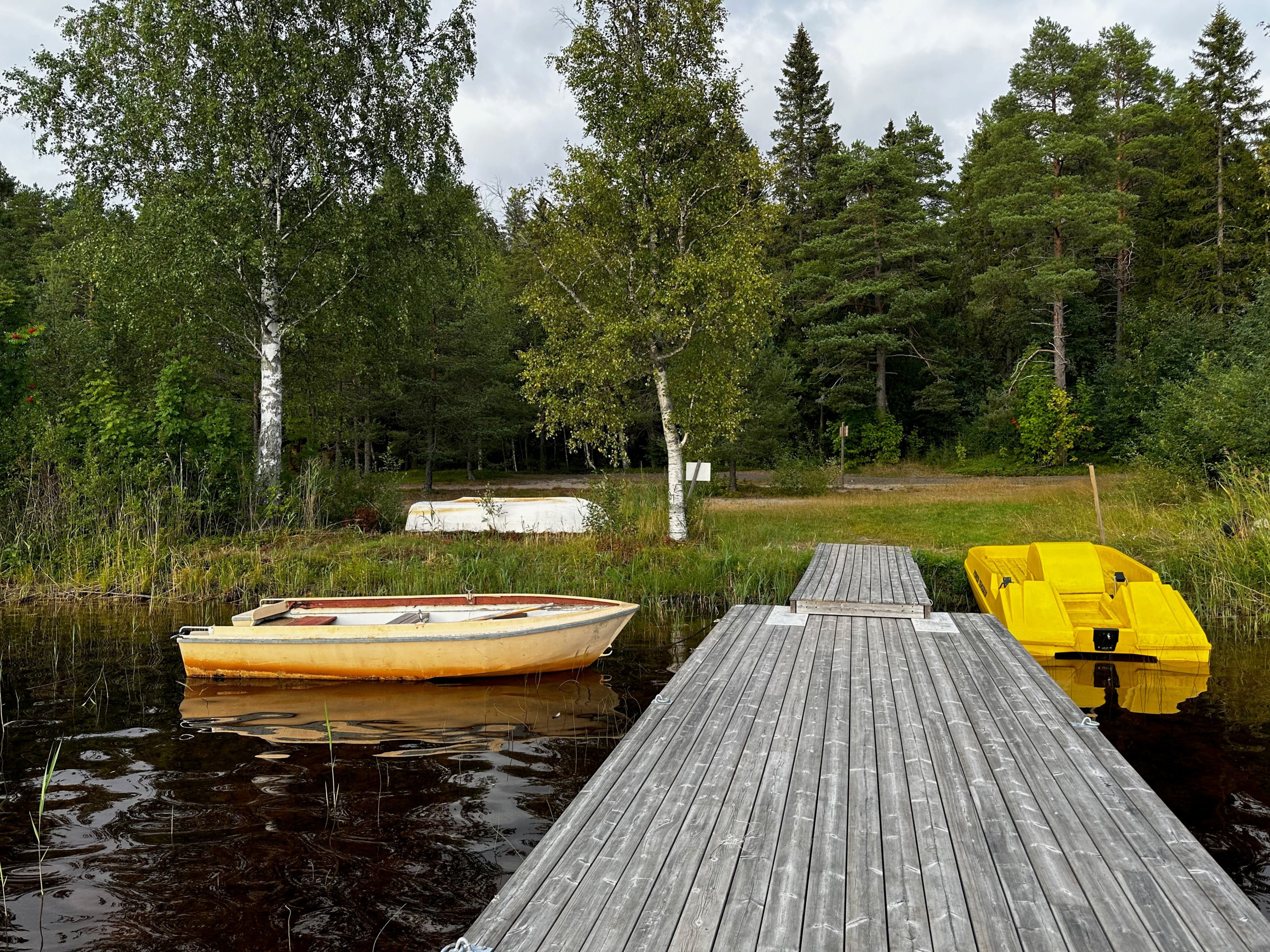 Säljarens egen bild av båtbryggan som man har tillgång till