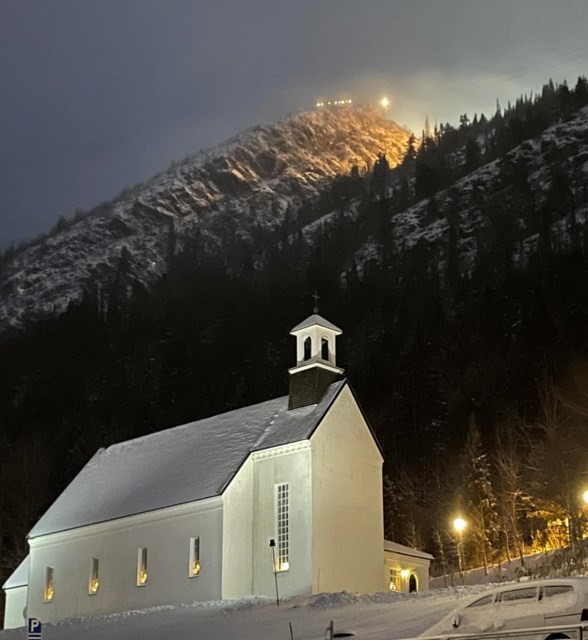Kyrkan 648 meter över havet, högst belägna kyrka + Toppstugan